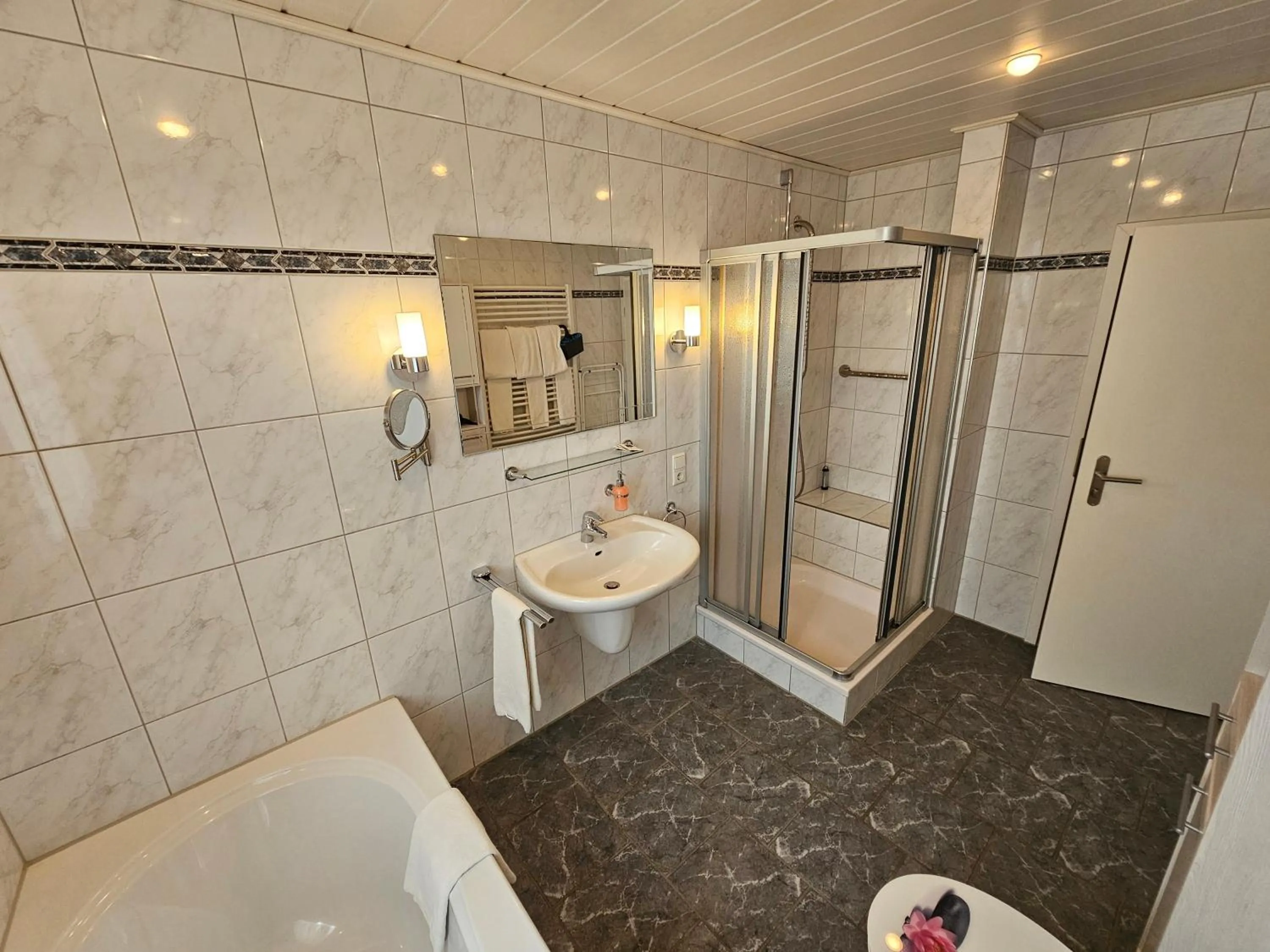 Shower in Gästehaus Grunewald Bed & Breakfast