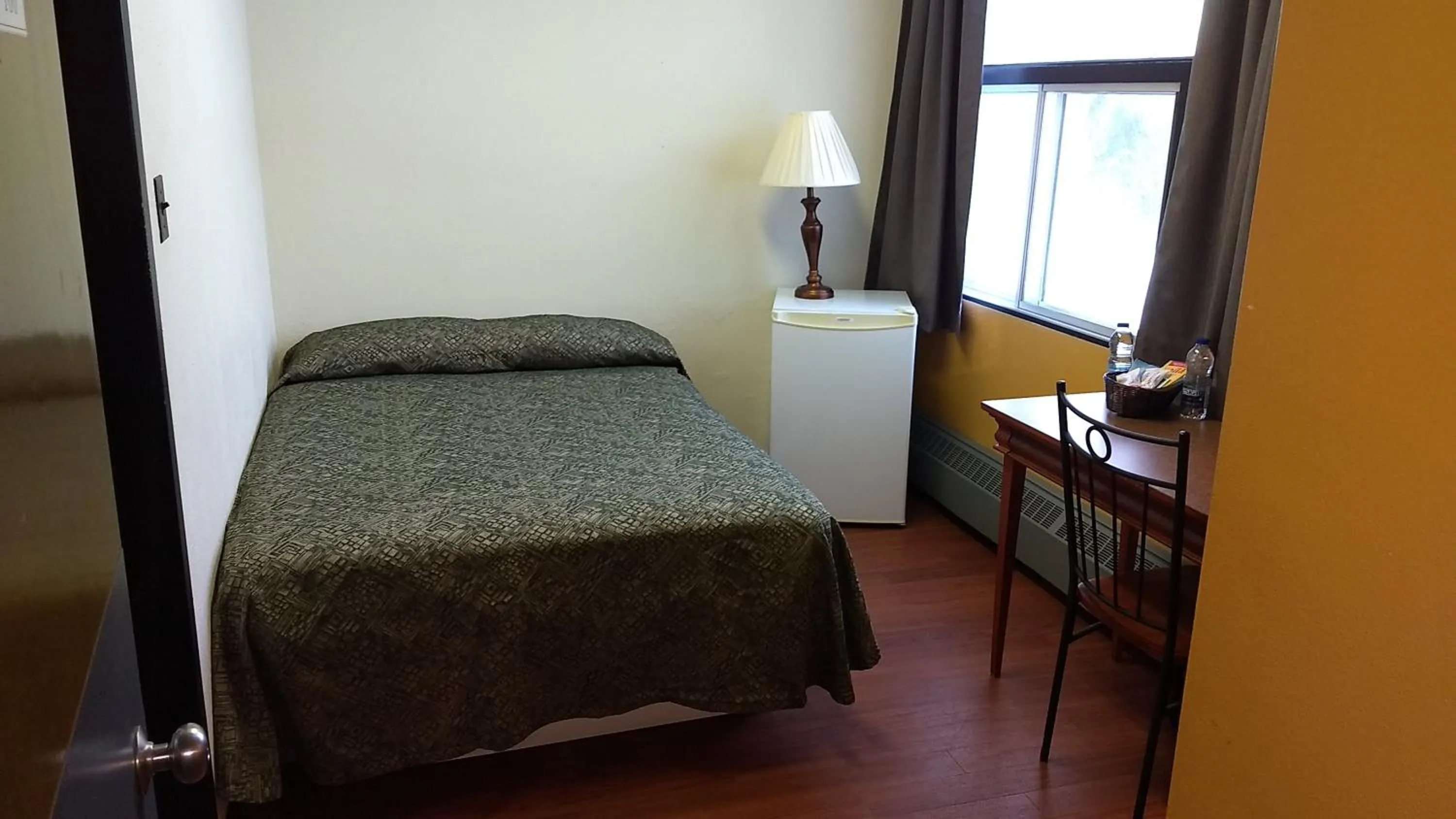 Photo of the whole room, Bed in Résidences Campus Notre-Dame-de-Foy