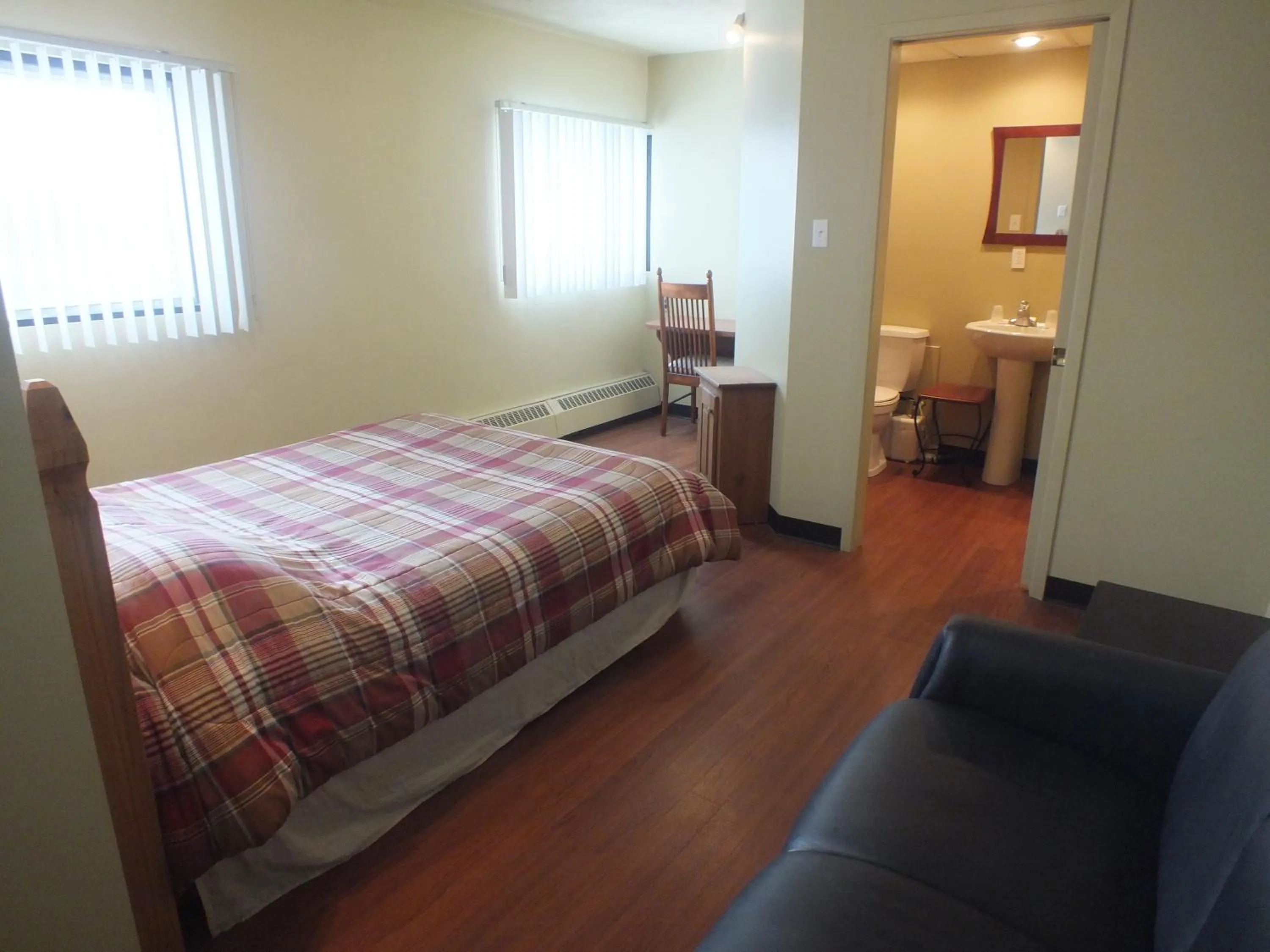 Bedroom, Bed in Résidences Campus Notre-Dame-de-Foy