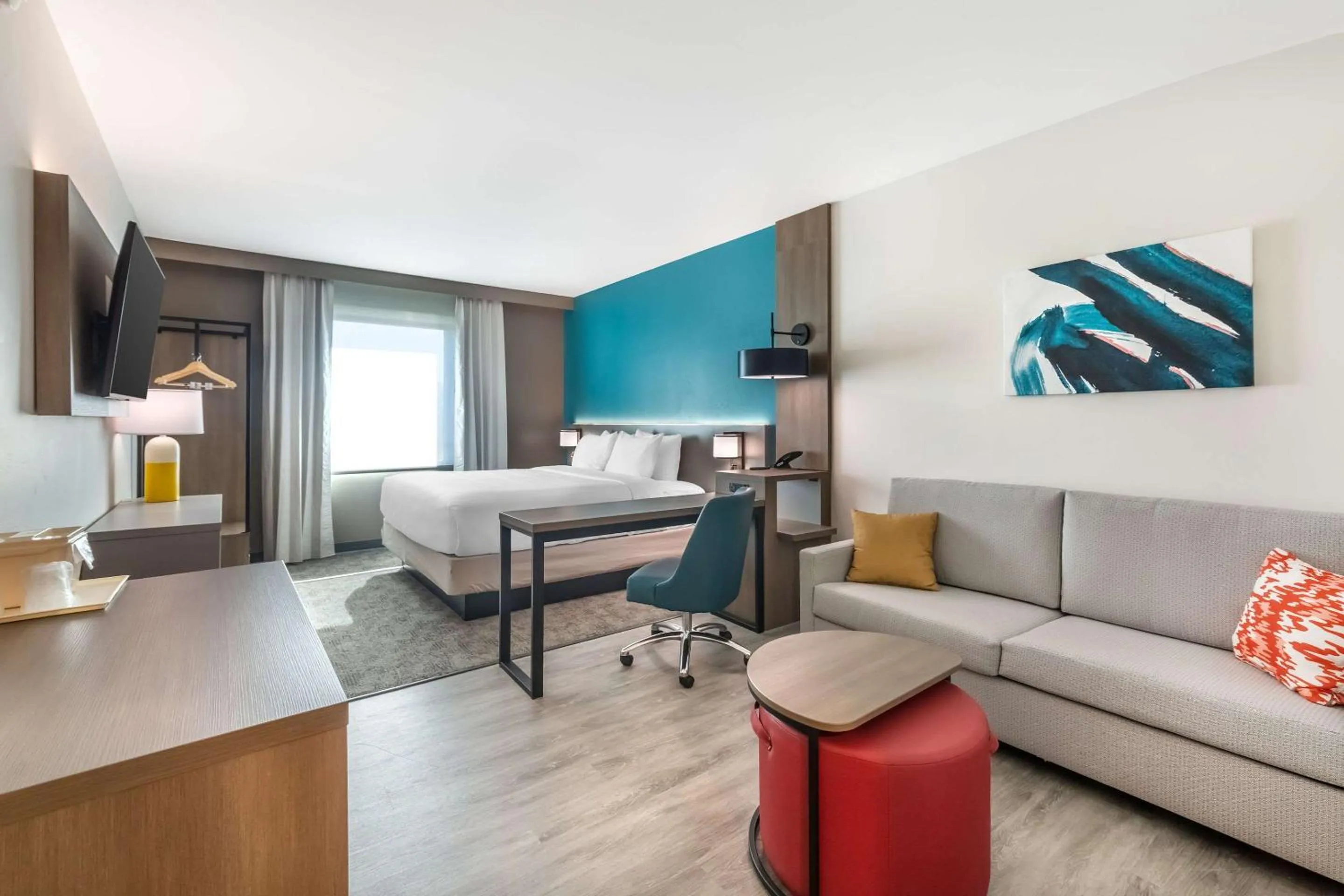 Bedroom in Comfort Suites Fort Myers East I-75