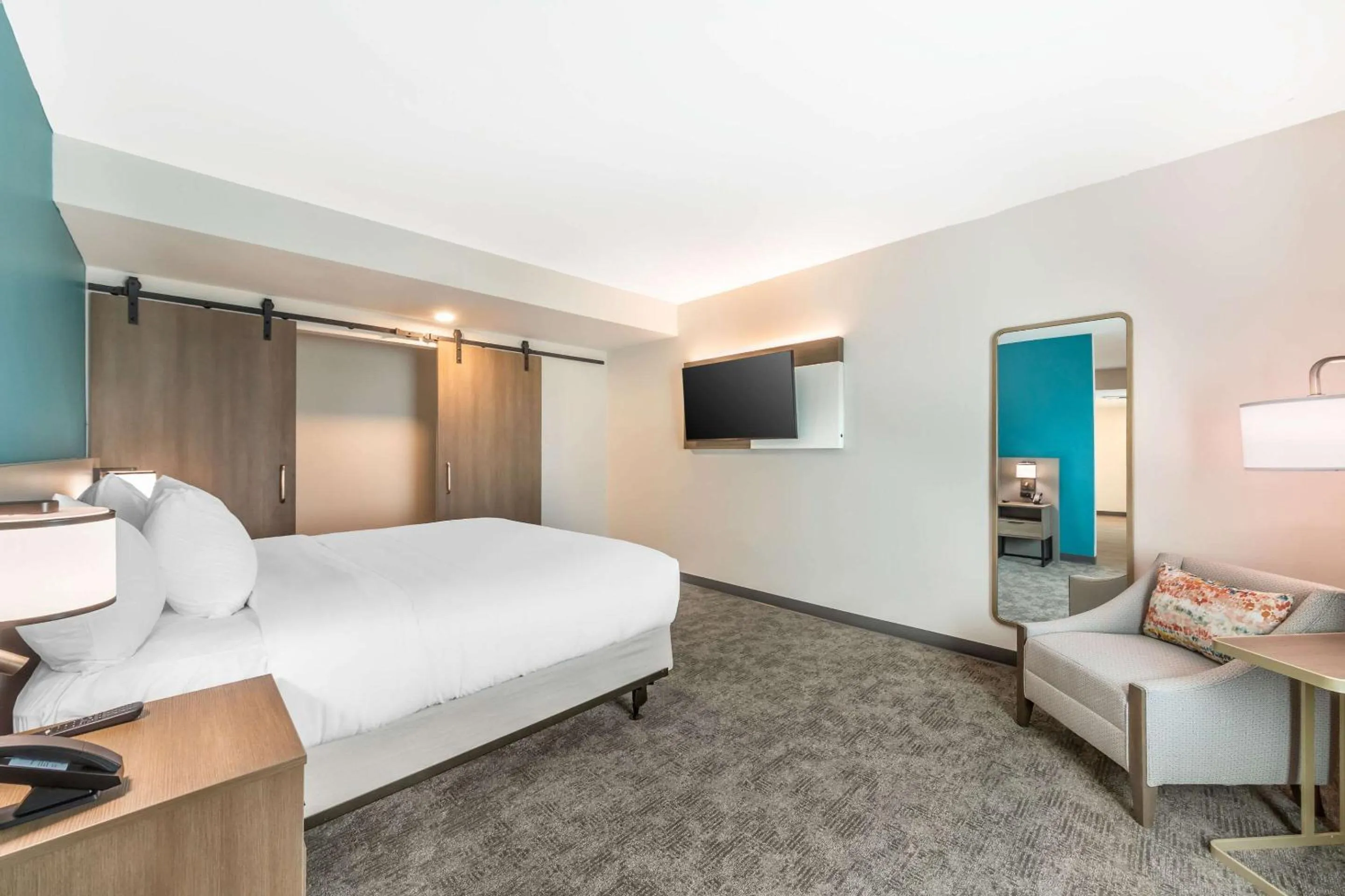 Bedroom, Bed in Comfort Suites Fort Myers East I-75