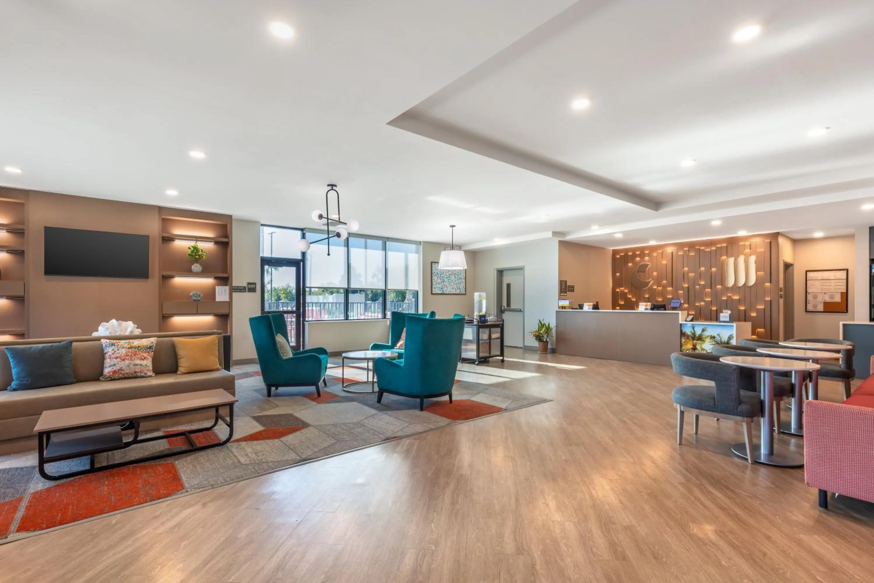 Seating area in Comfort Suites Fort Myers East I-75