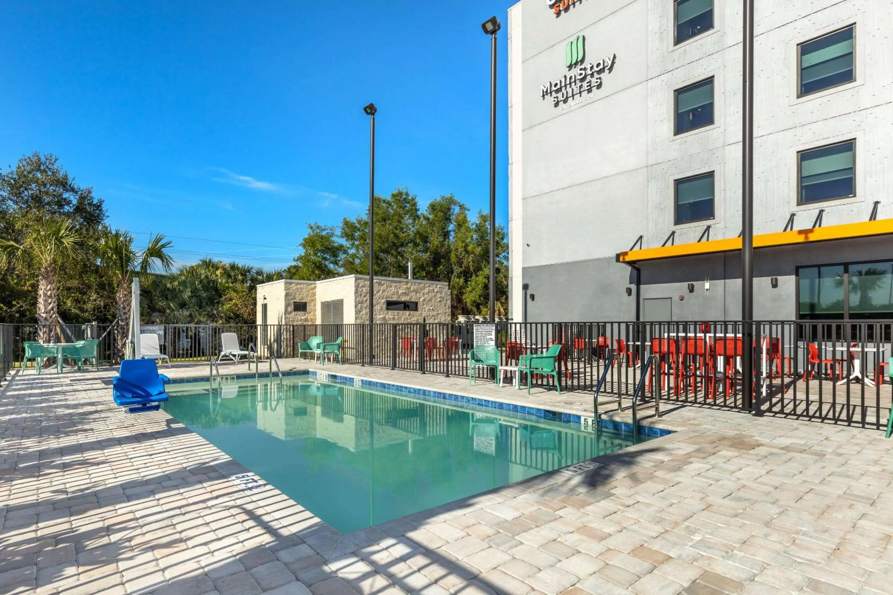 Swimming pool in Comfort Suites Fort Myers East I-75