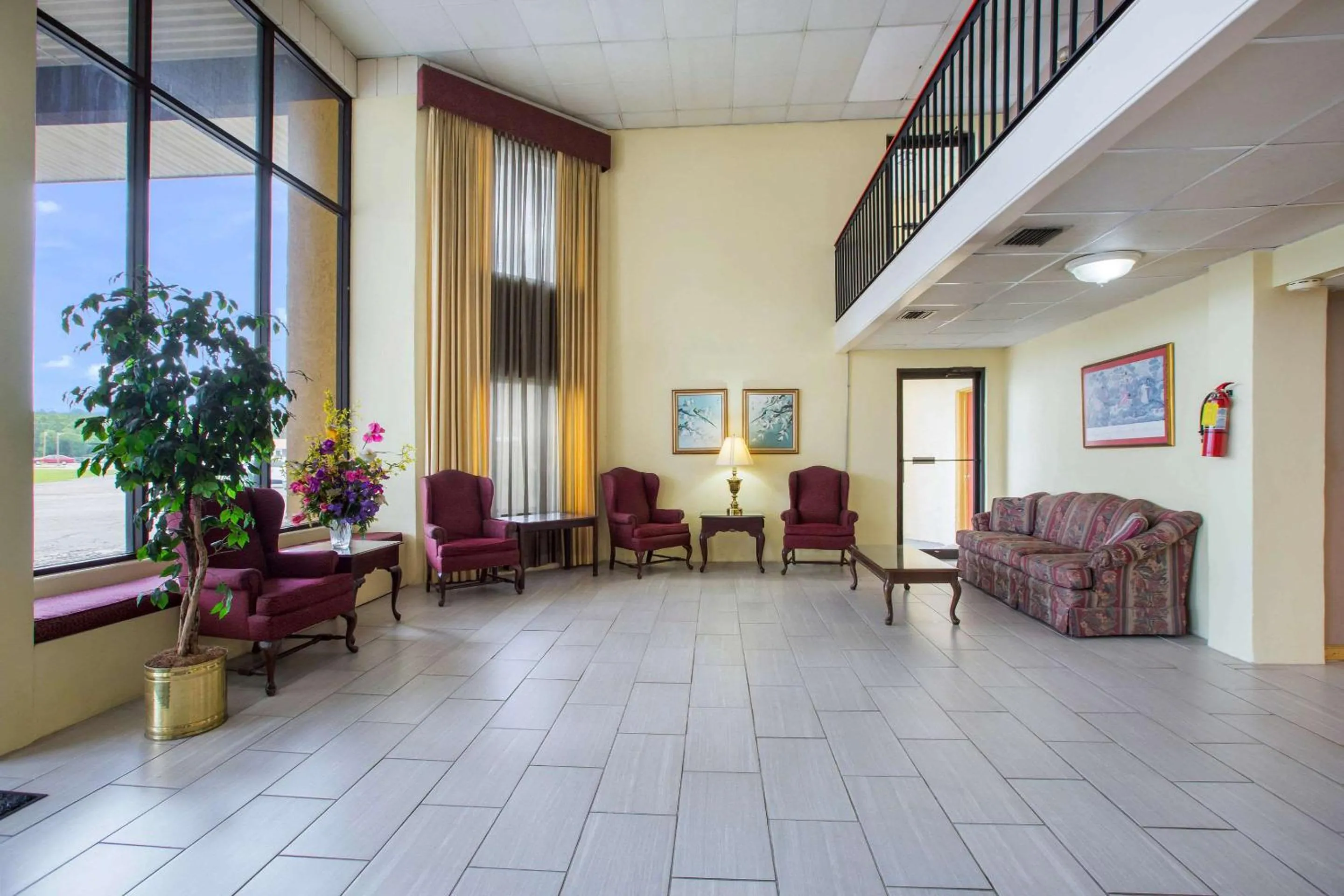 Lobby or reception in Rodeway Inn Bonifay
