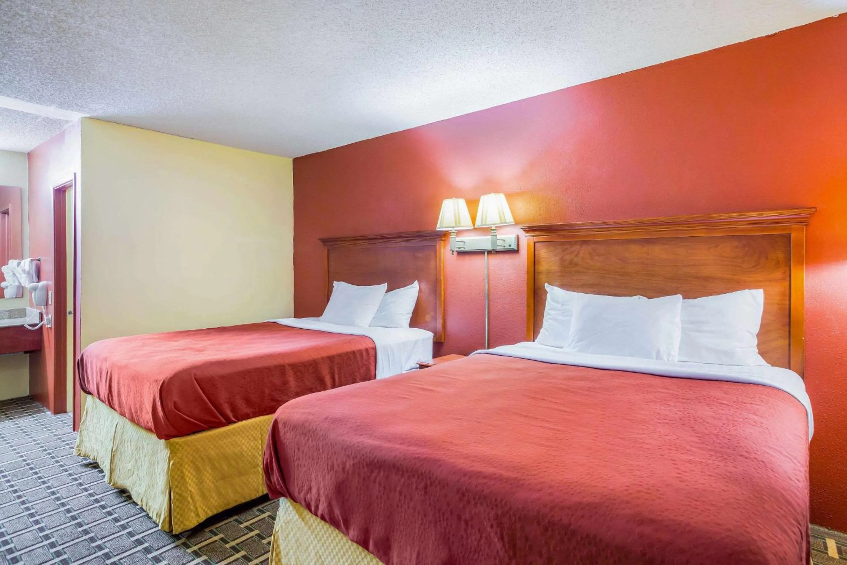 Photo of the whole room, Bed in Rodeway Inn Bonifay