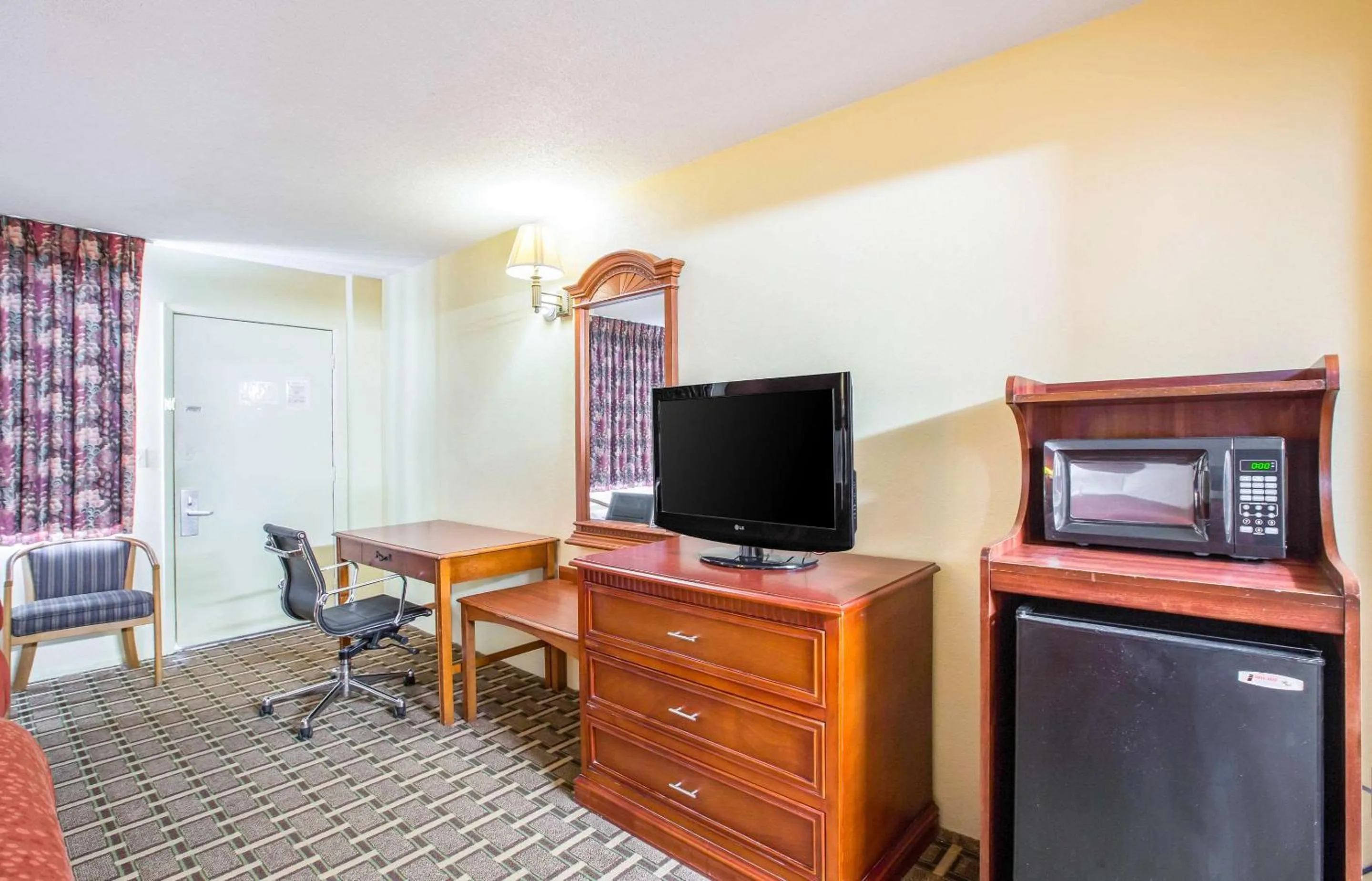 Photo of the whole room in Rodeway Inn Bonifay