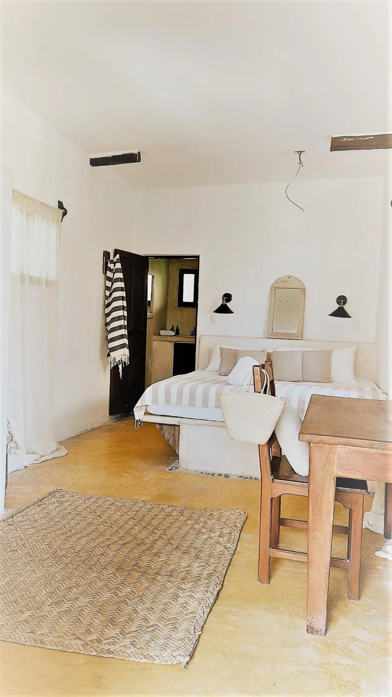 Property building, Bed in La Conchita Tulum