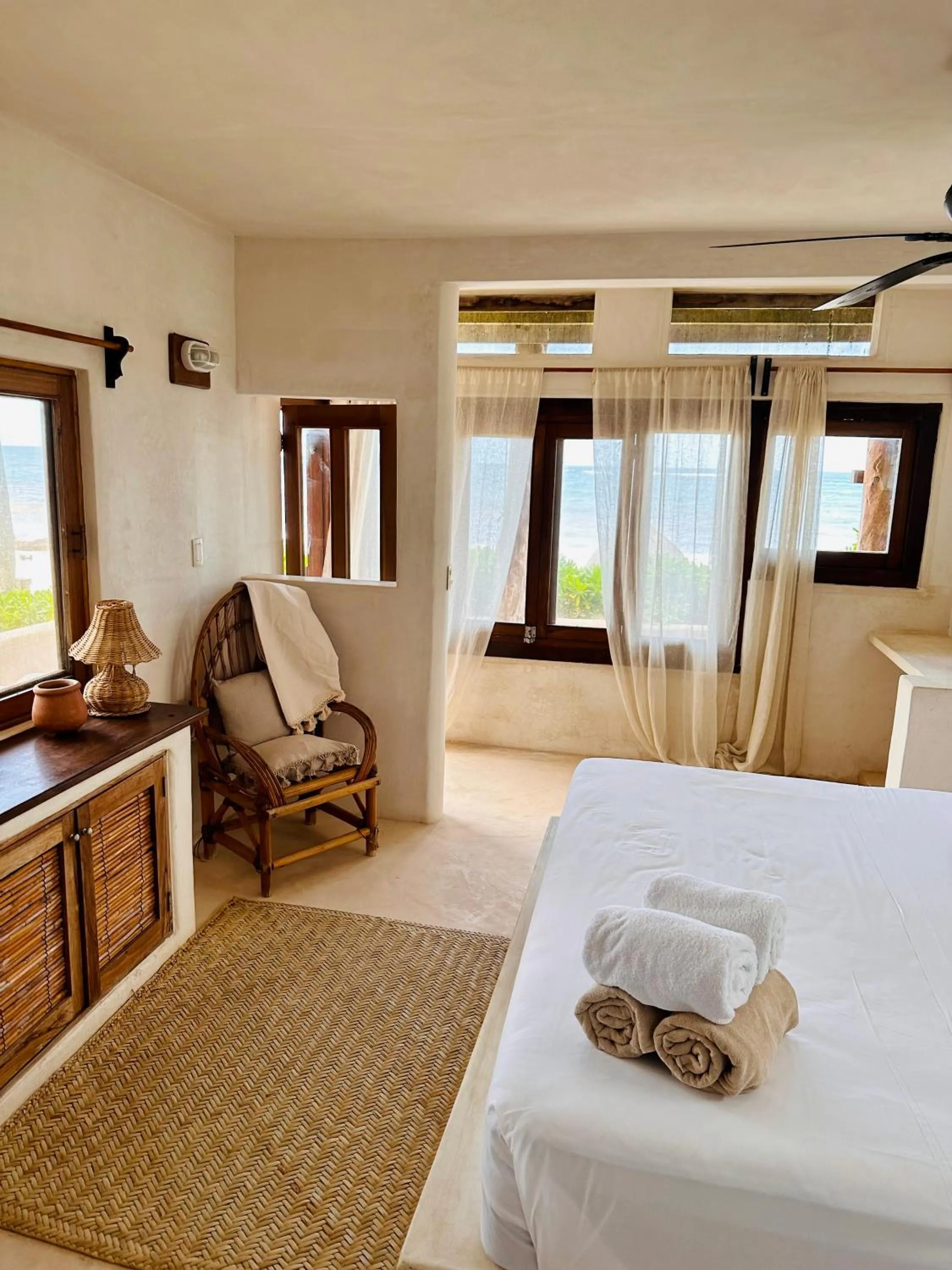 Photo of the whole room, Bed in La Conchita Tulum