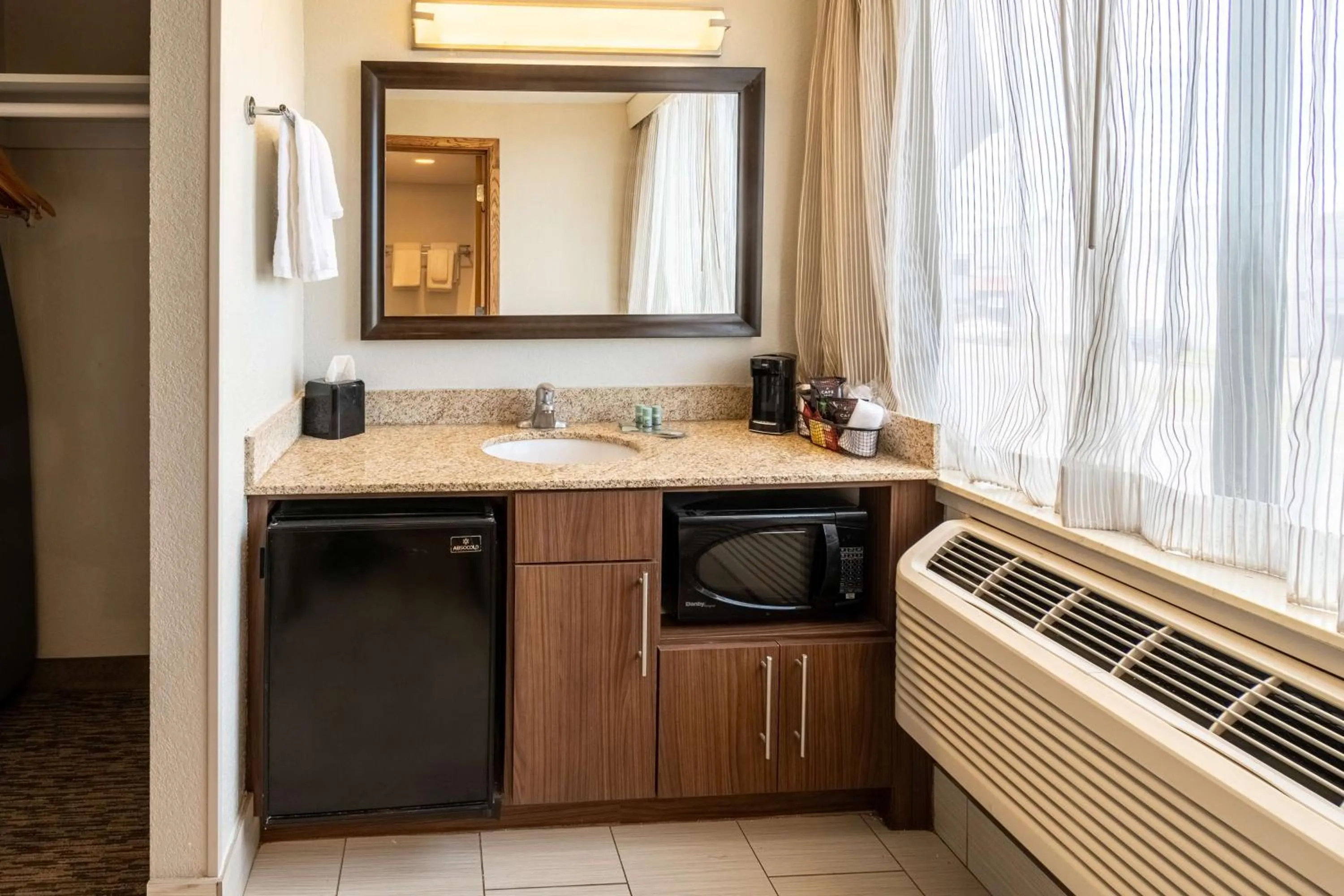 Bedroom in Best Western Bridgeview Hotel