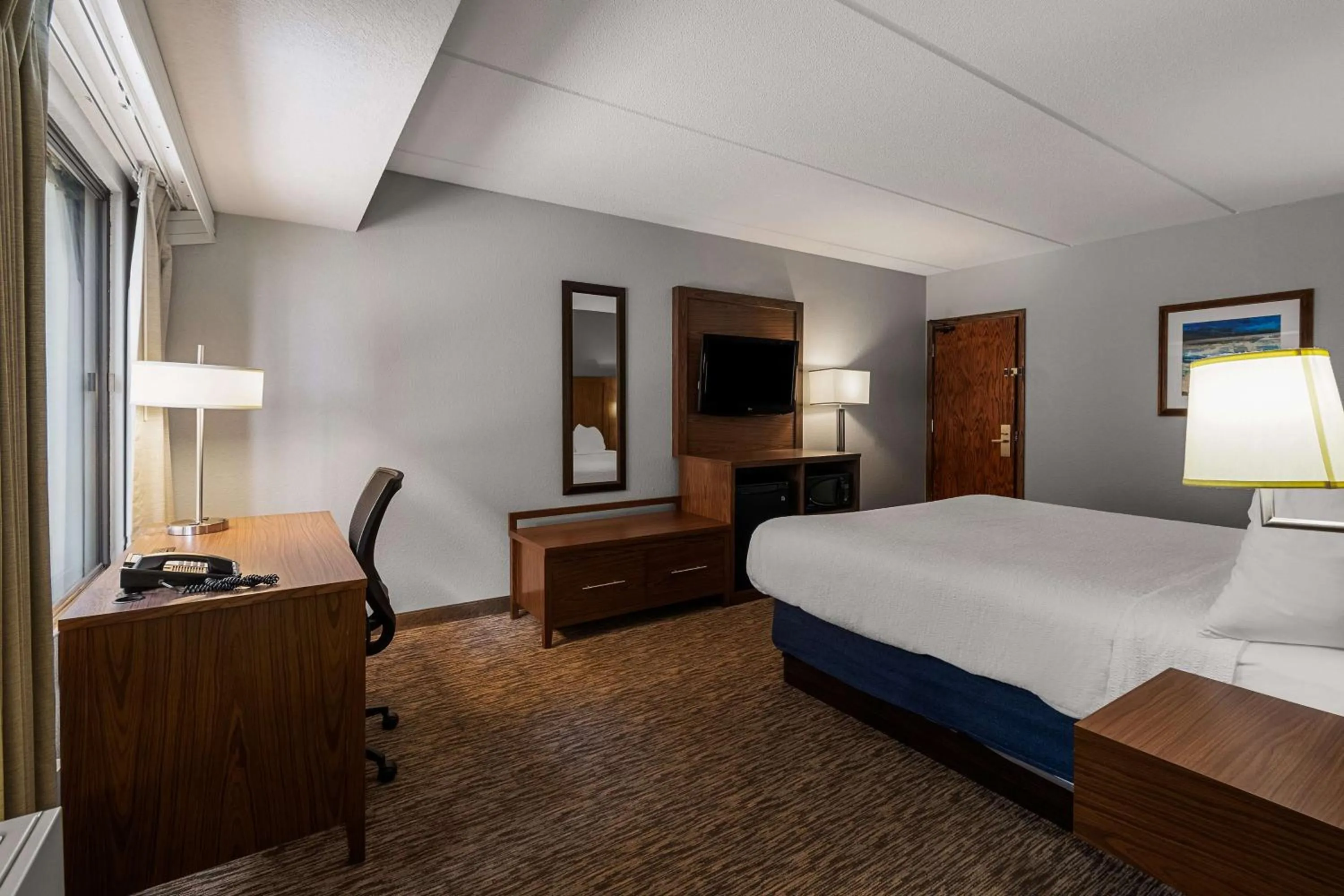 Bedroom, Bed in Best Western Bridgeview Hotel