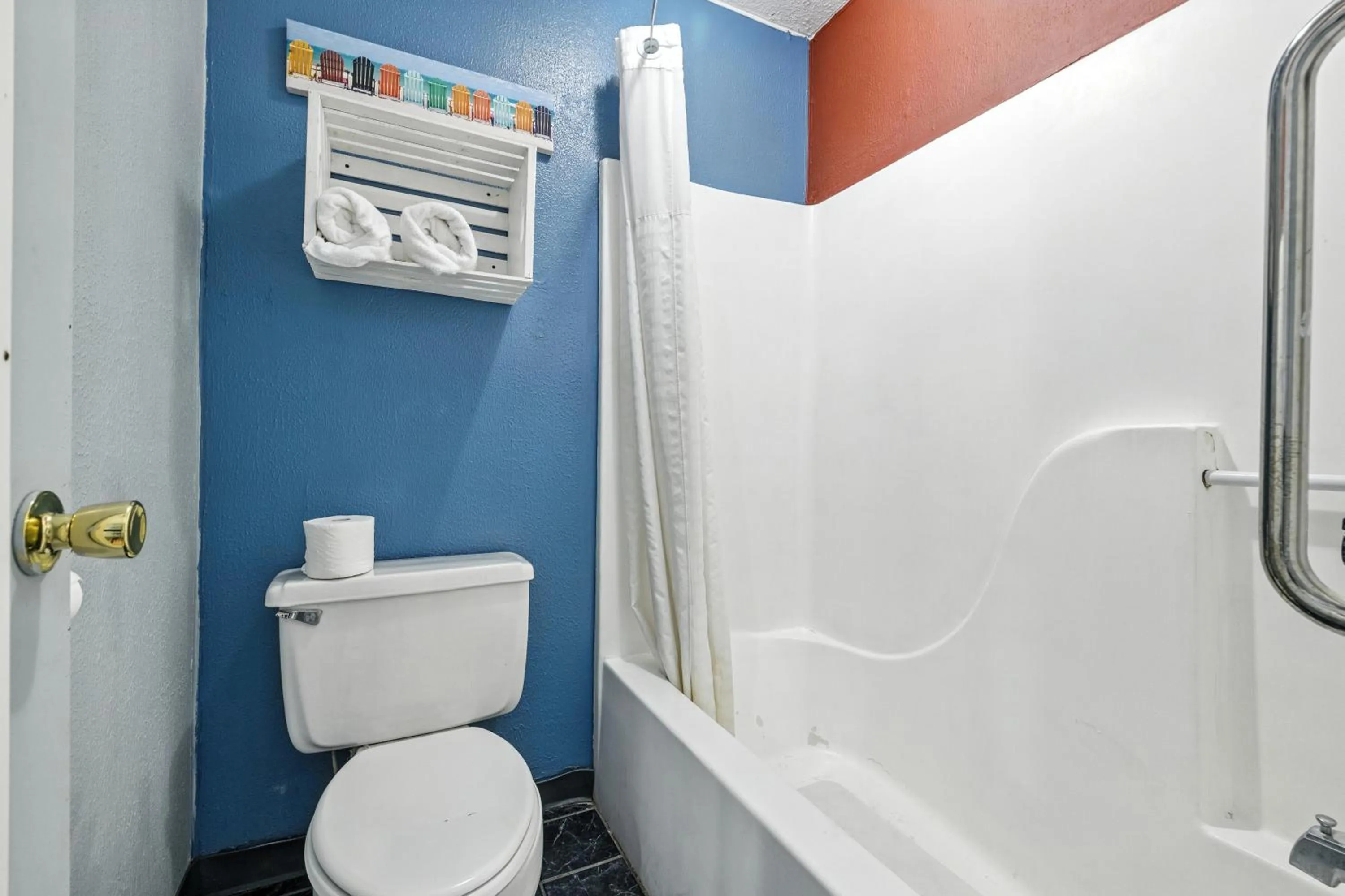 Days Inn & Suites by Wyndham Terre Haute