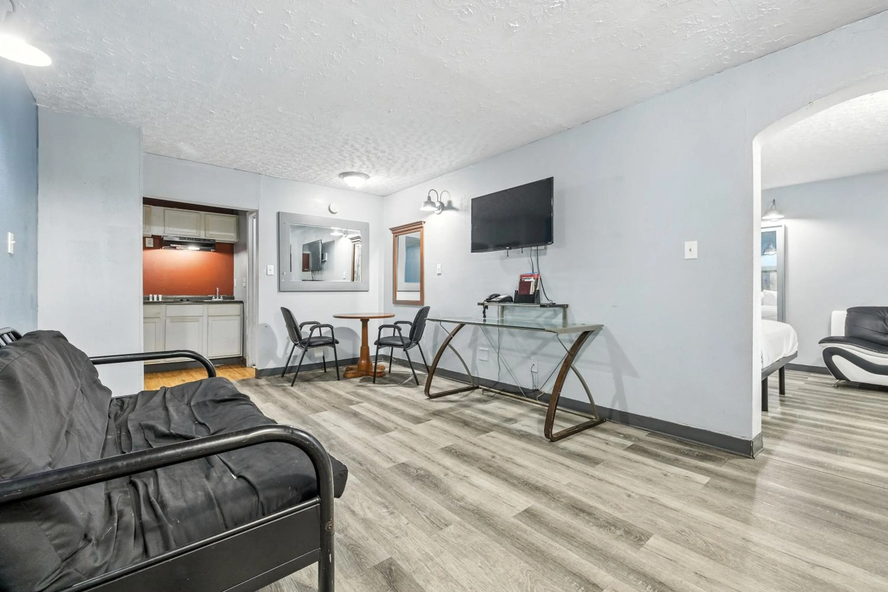 Days Inn & Suites by Wyndham Terre Haute