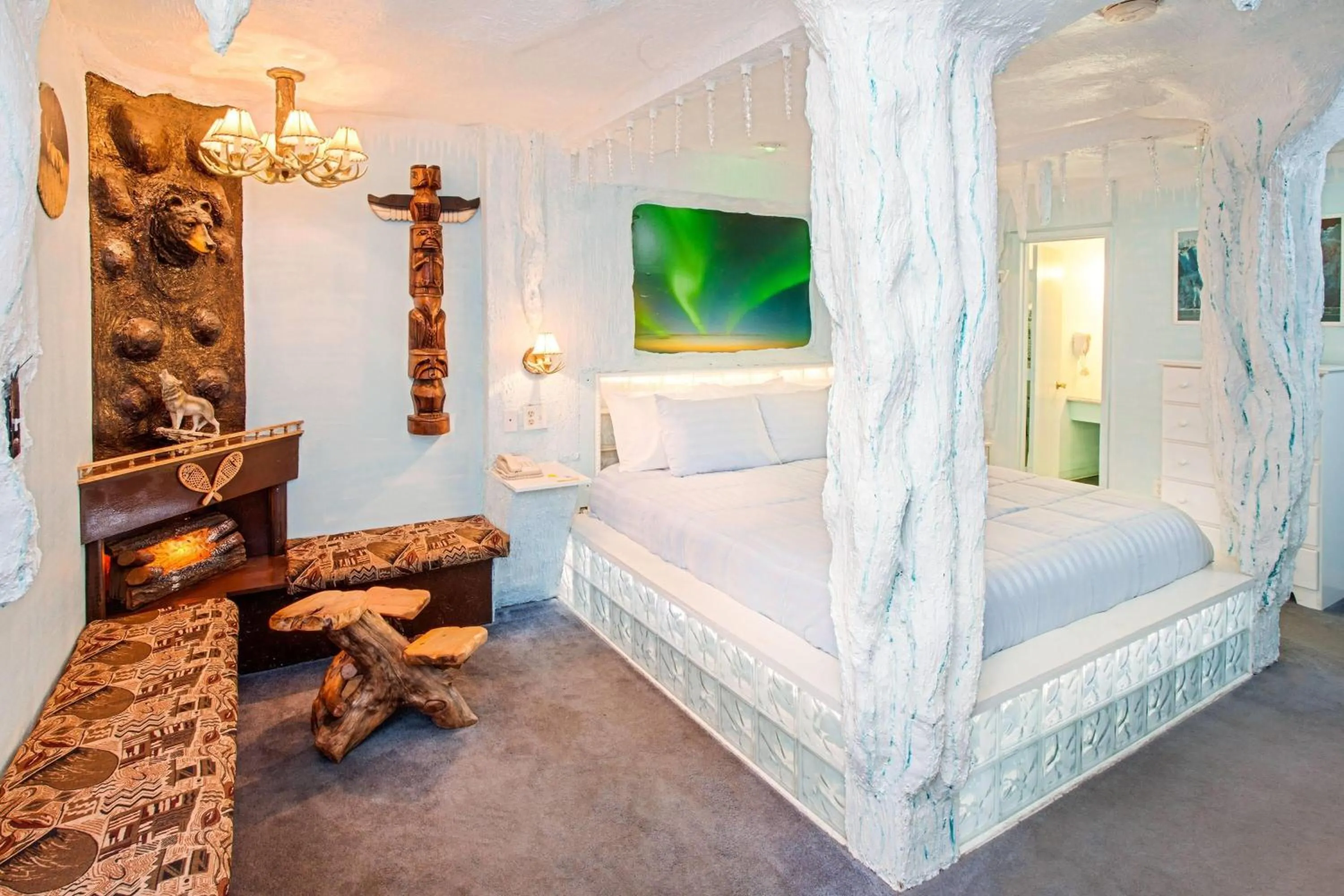 Photo of the whole room, Bed in Days Inn & Suites by Wyndham Terre Haute