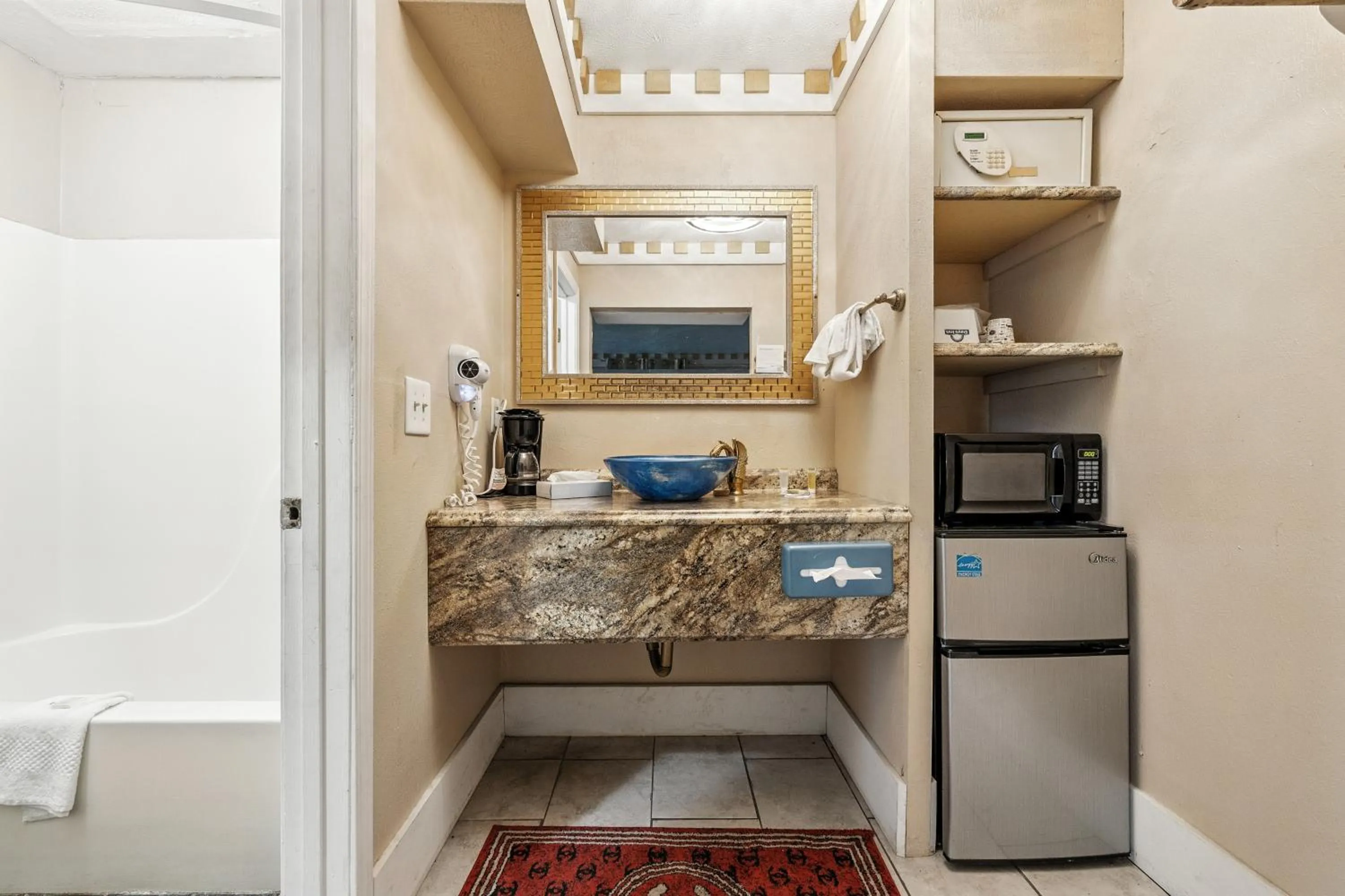 Days Inn & Suites by Wyndham Terre Haute