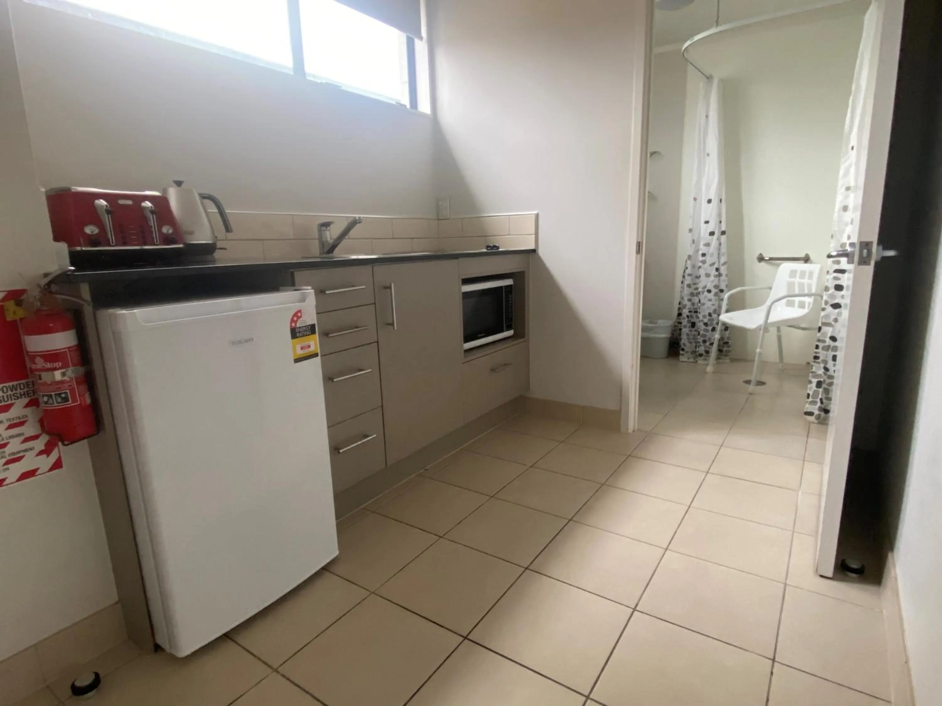 Shower in Anzac Court Motel