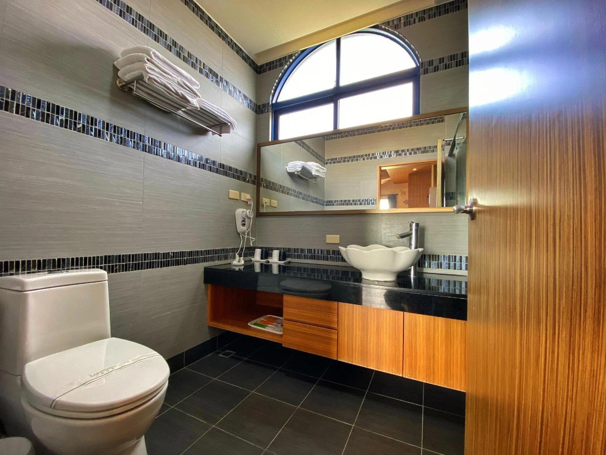 Shower in The Domed Tile B&B