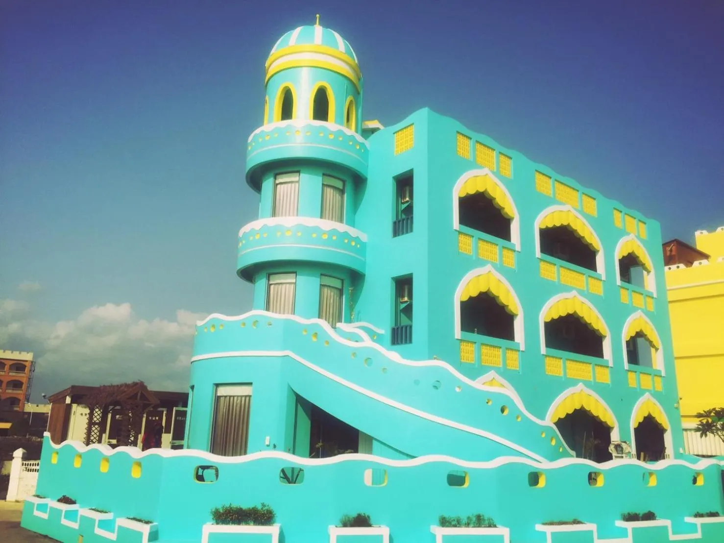 Facade/entrance in The Domed Tile B&B