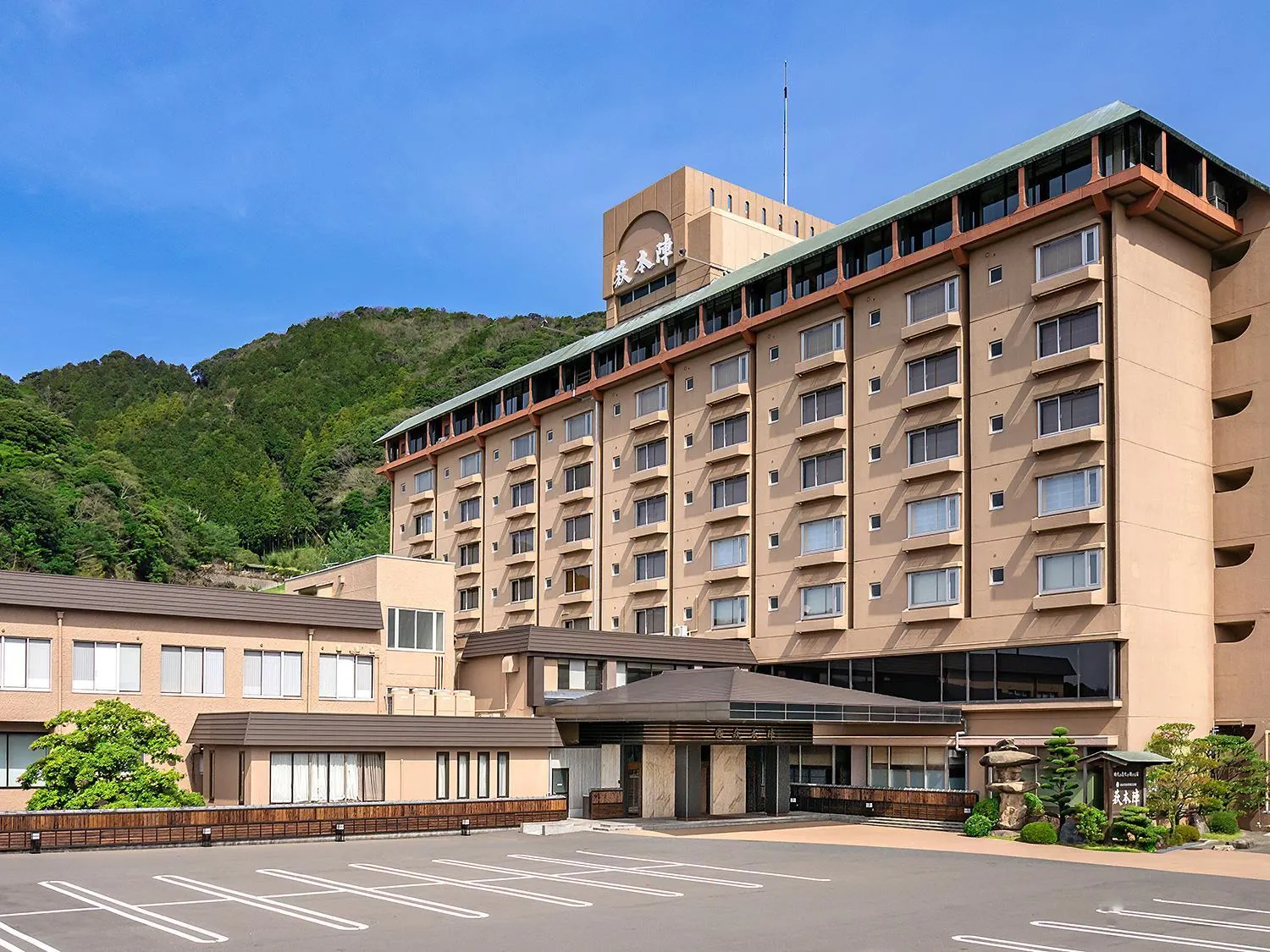 Property building in Hagihonjin