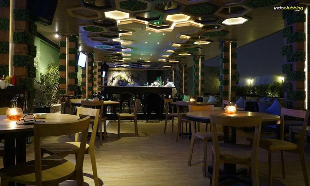 Restaurant/places to eat in Whiz Prime Hotel Kelapa Gading