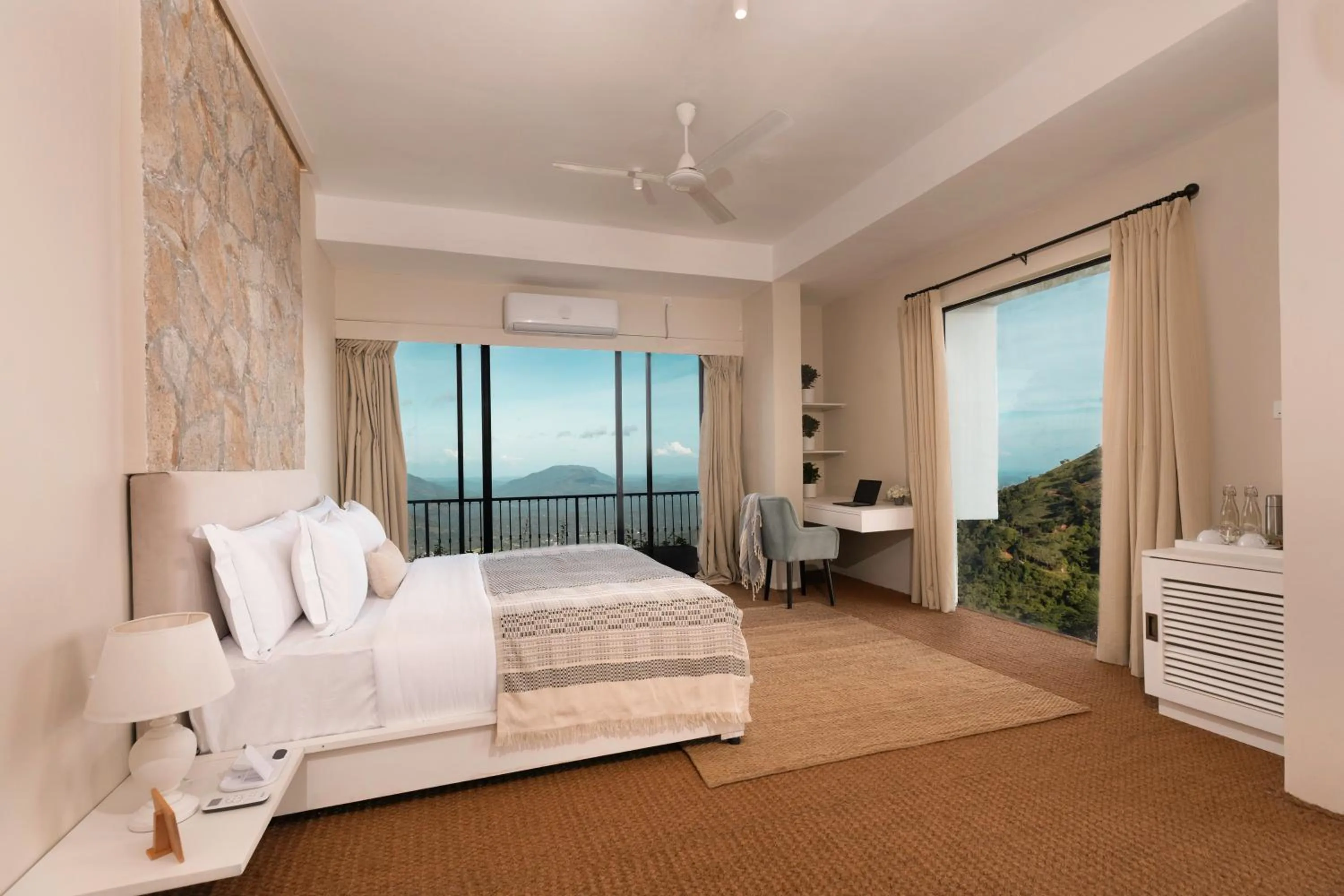 Bedroom, Bed in W15 Ambuluwawa