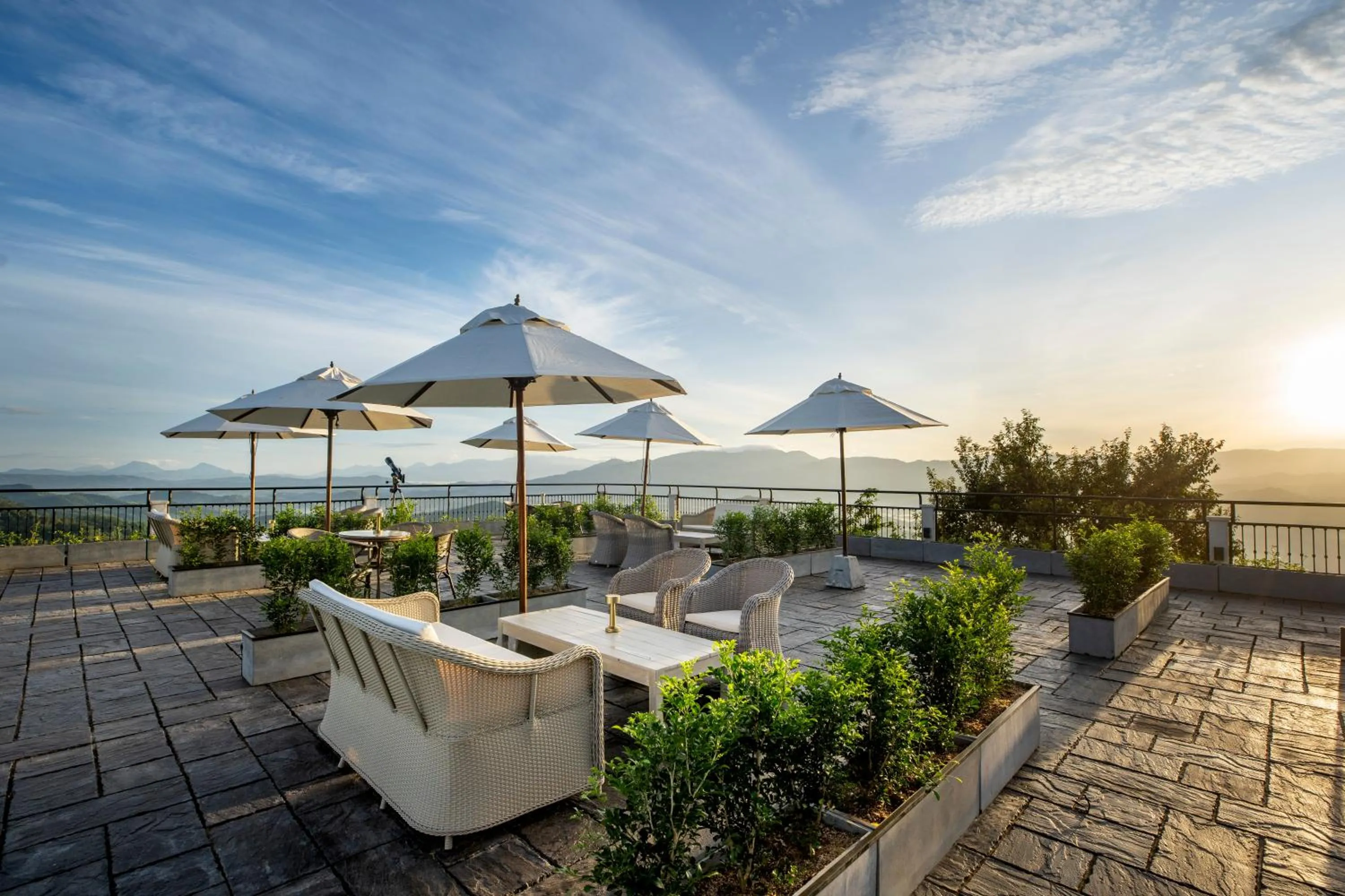 Restaurant/places to eat in W15 Ambuluwawa