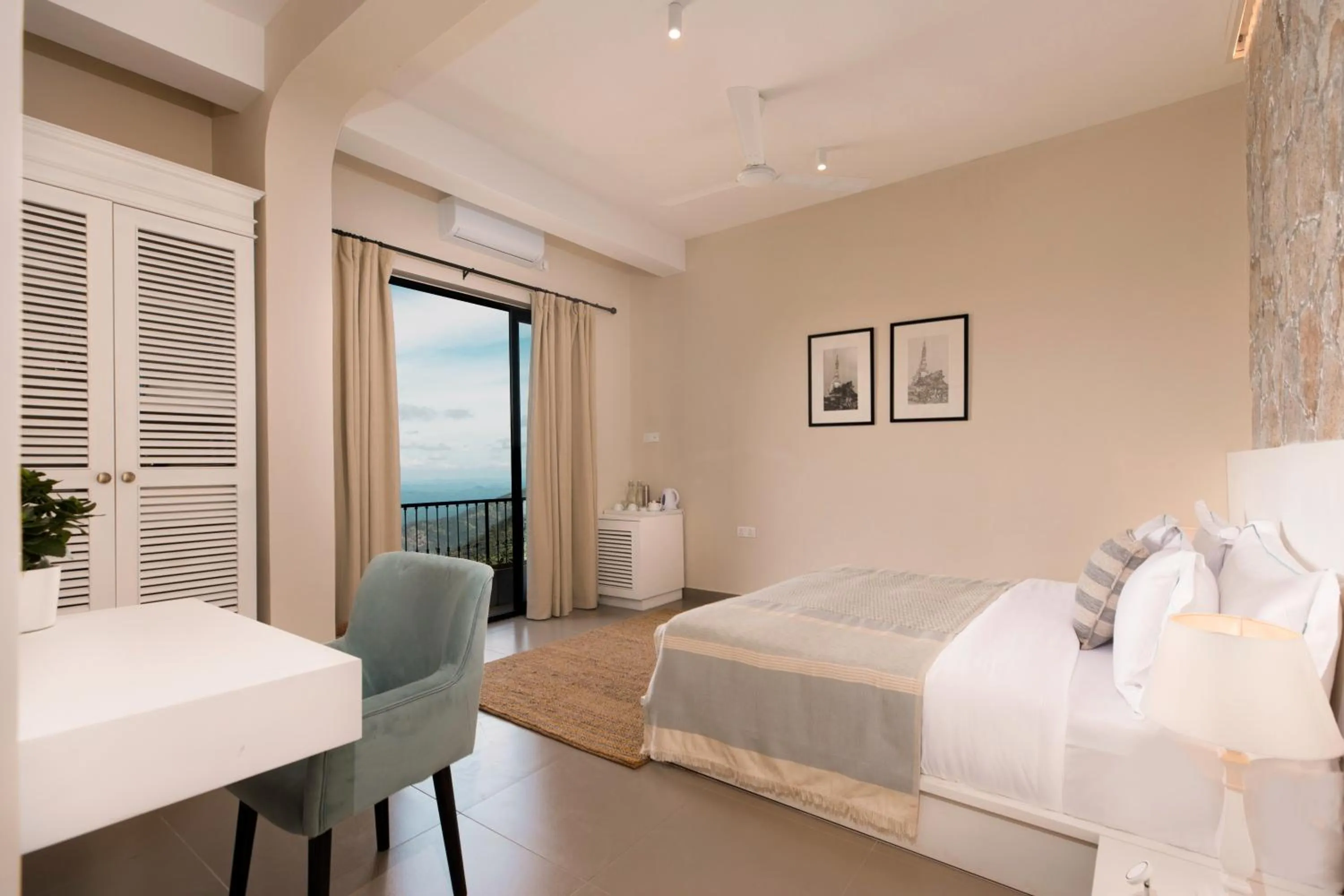 Photo of the whole room, Bed in W15 Ambuluwawa