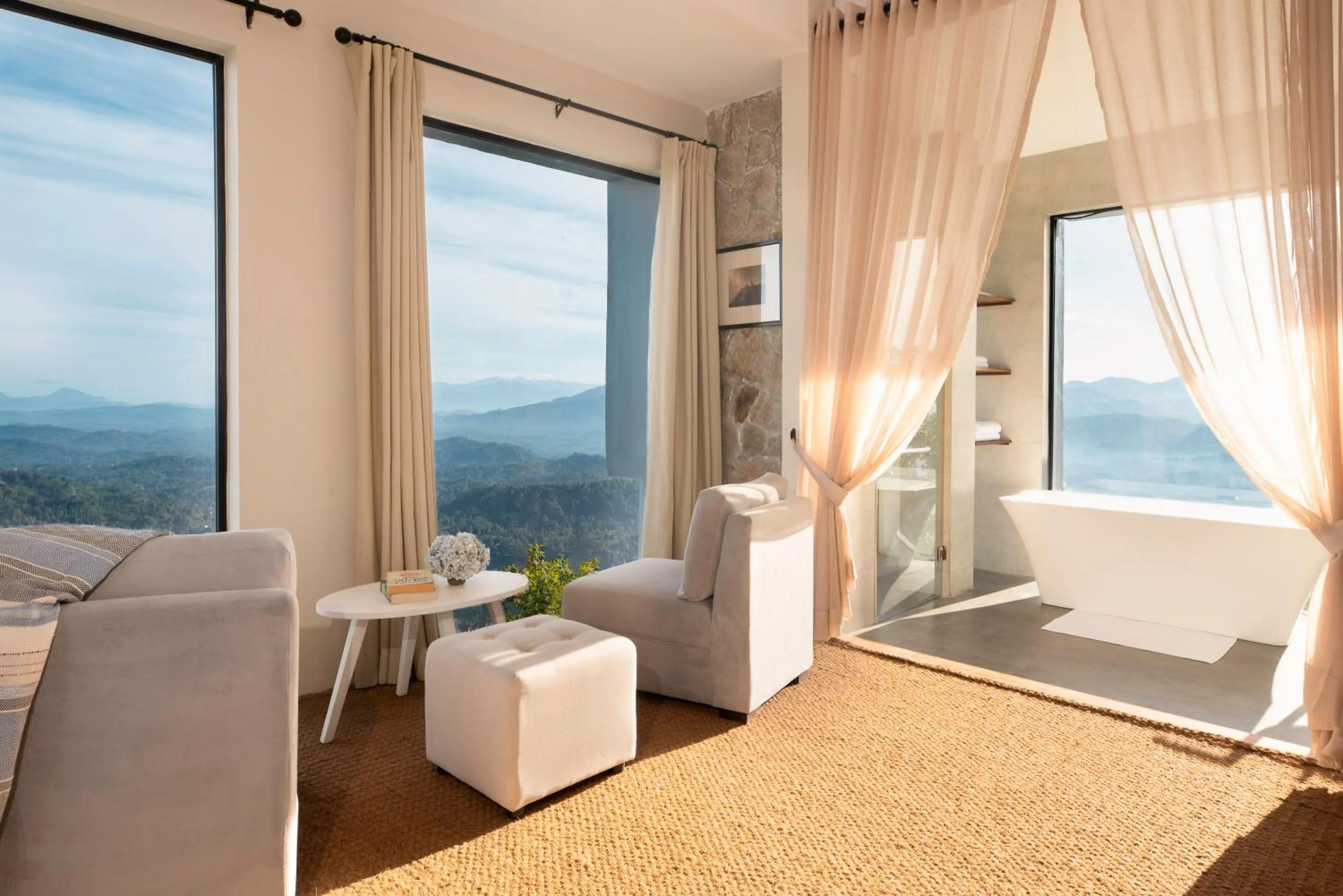 Bathroom, Bed in W15 Ambuluwawa