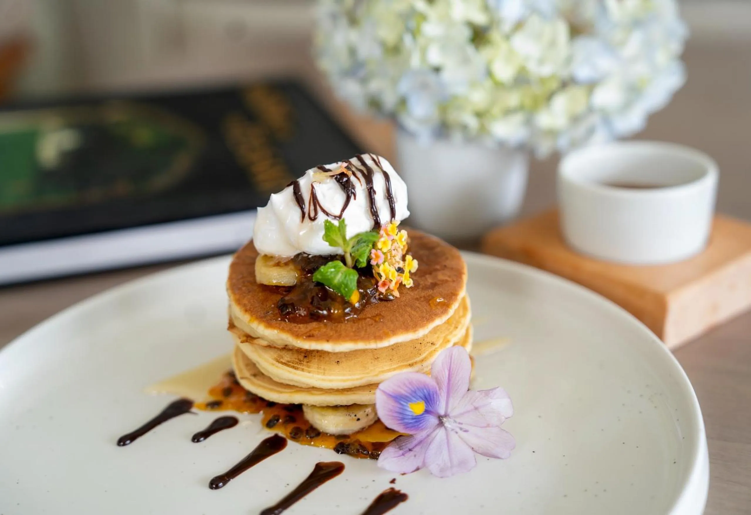 Restaurant/places to eat in W15 Ambuluwawa