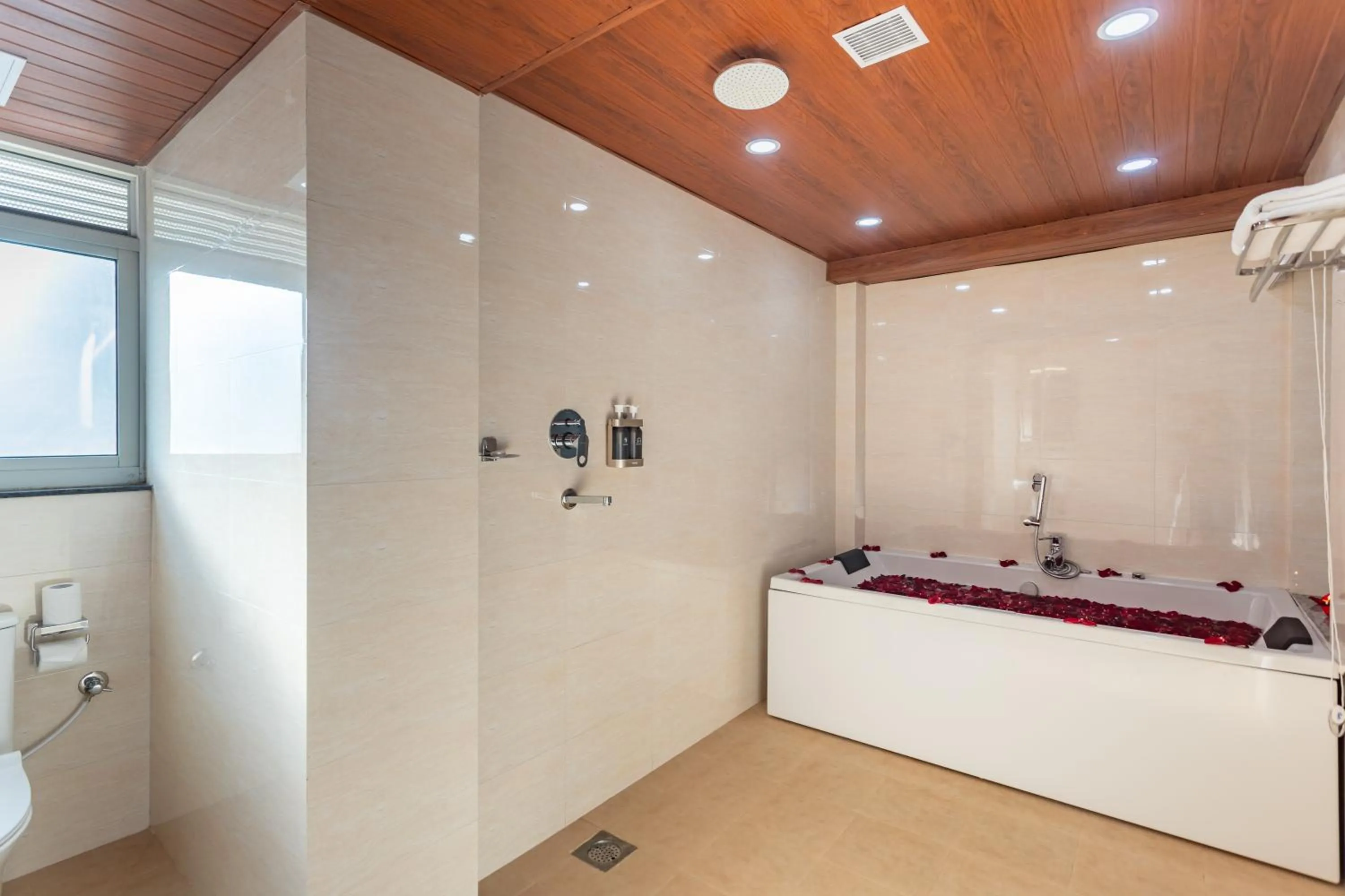 Bath in Airport Diana Hotel