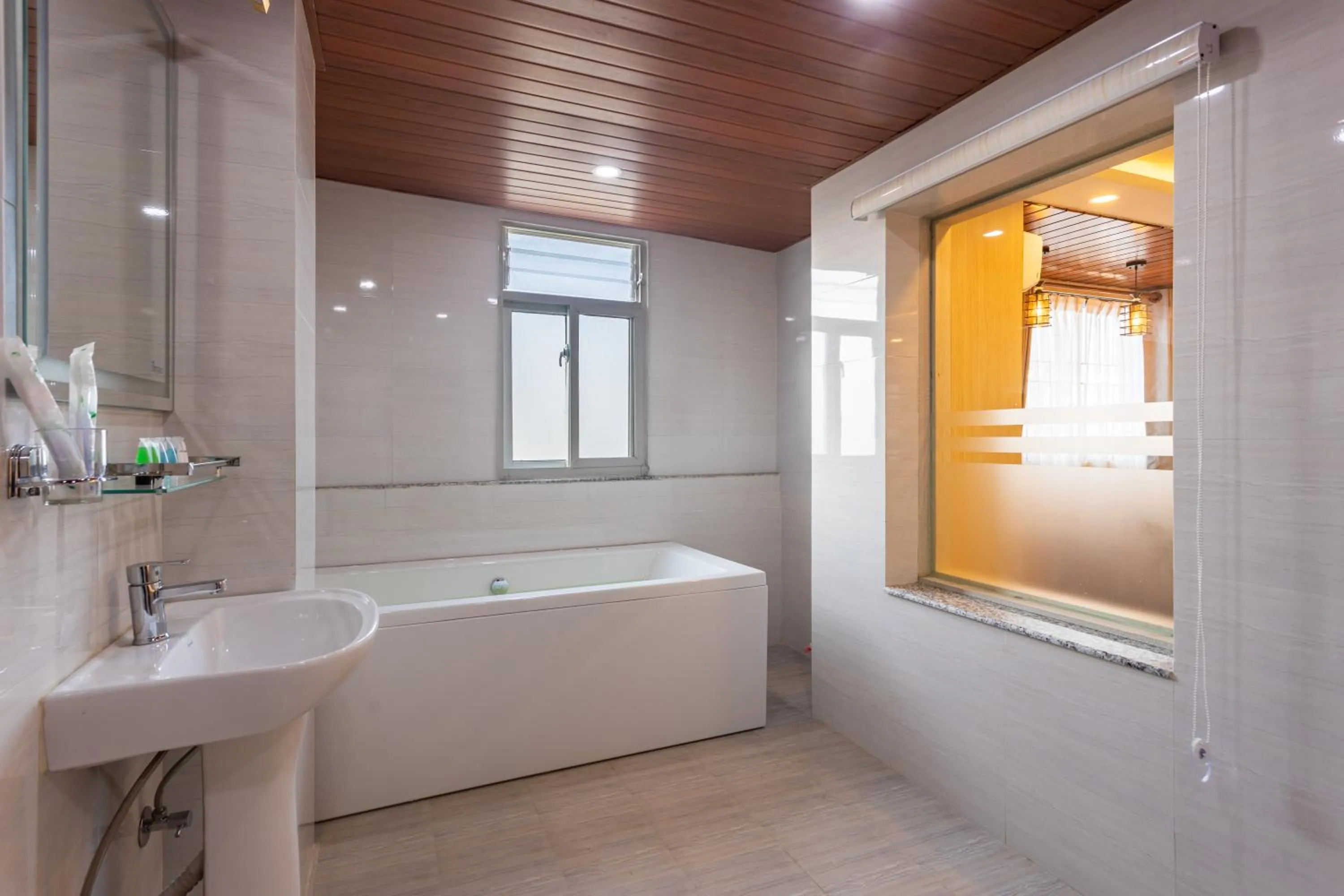 Bath in Airport Diana Hotel