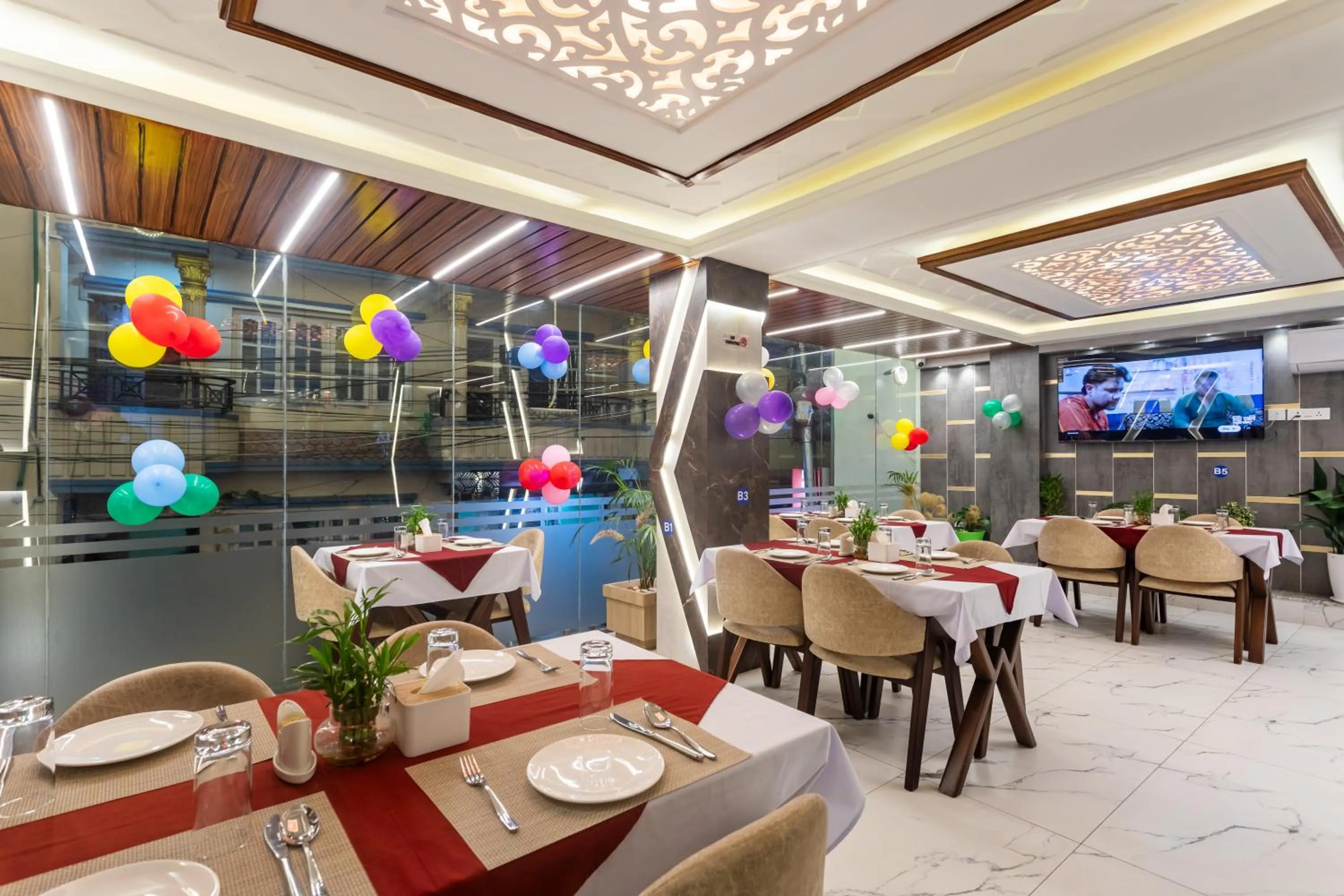 Restaurant/places to eat in Airport Diana Hotel