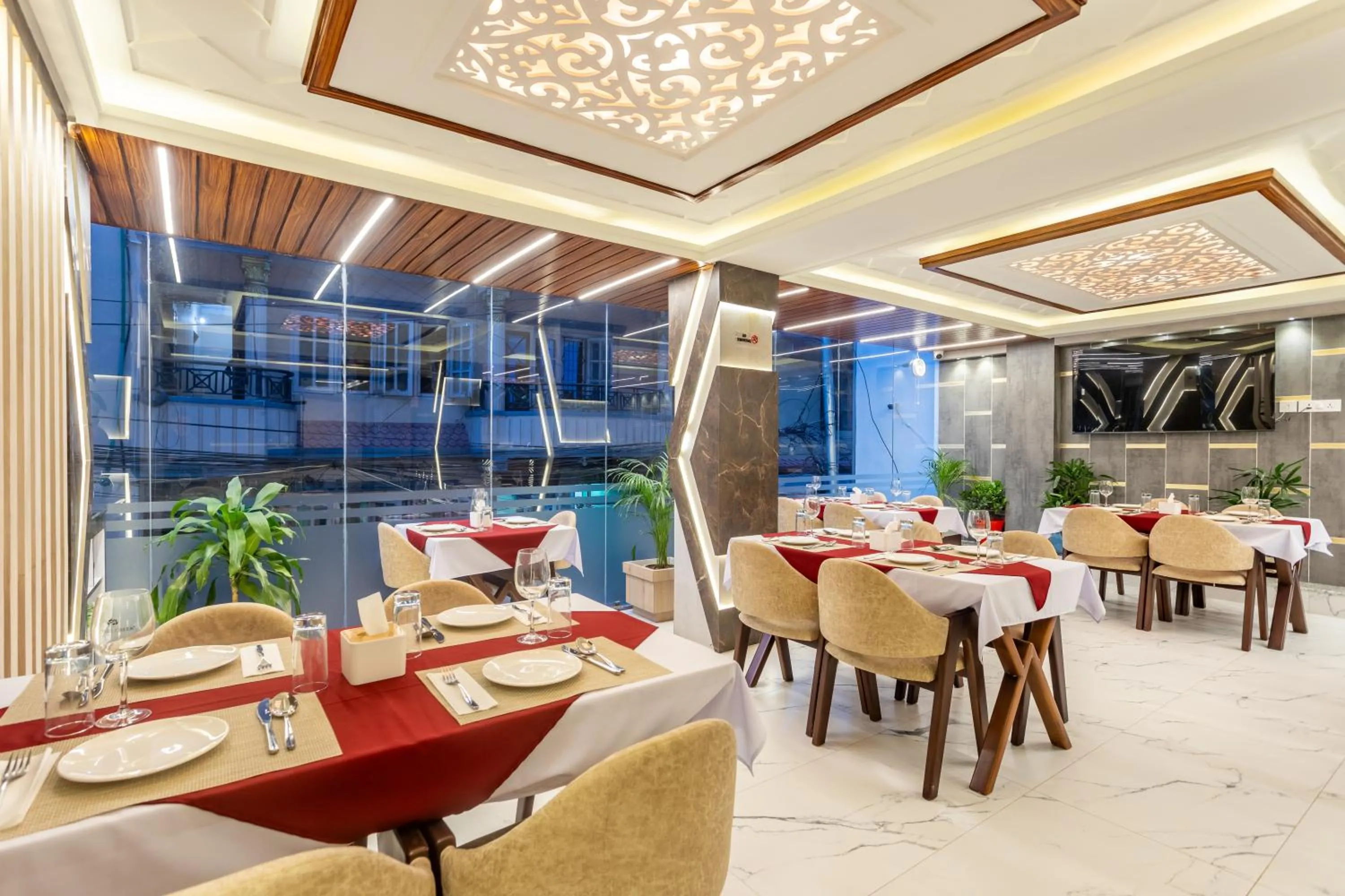 Restaurant/places to eat in Airport Diana Hotel