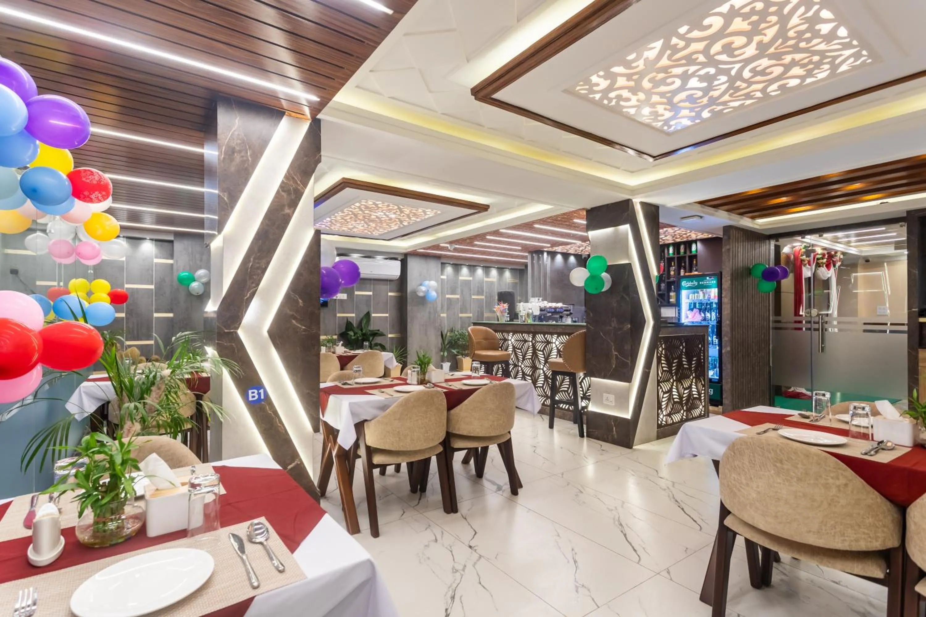 Restaurant/places to eat in Airport Diana Hotel