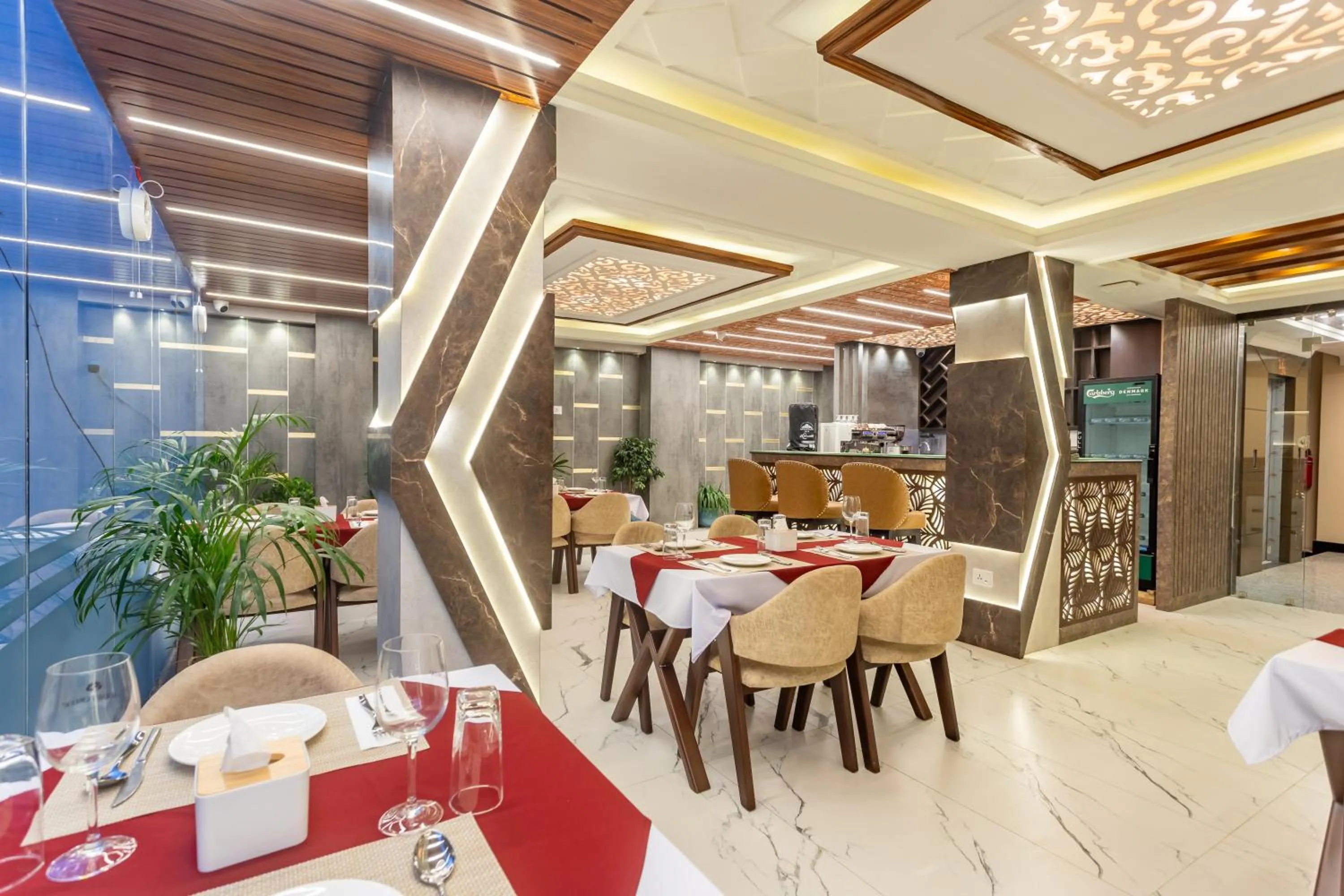 Restaurant/places to eat in Airport Diana Hotel