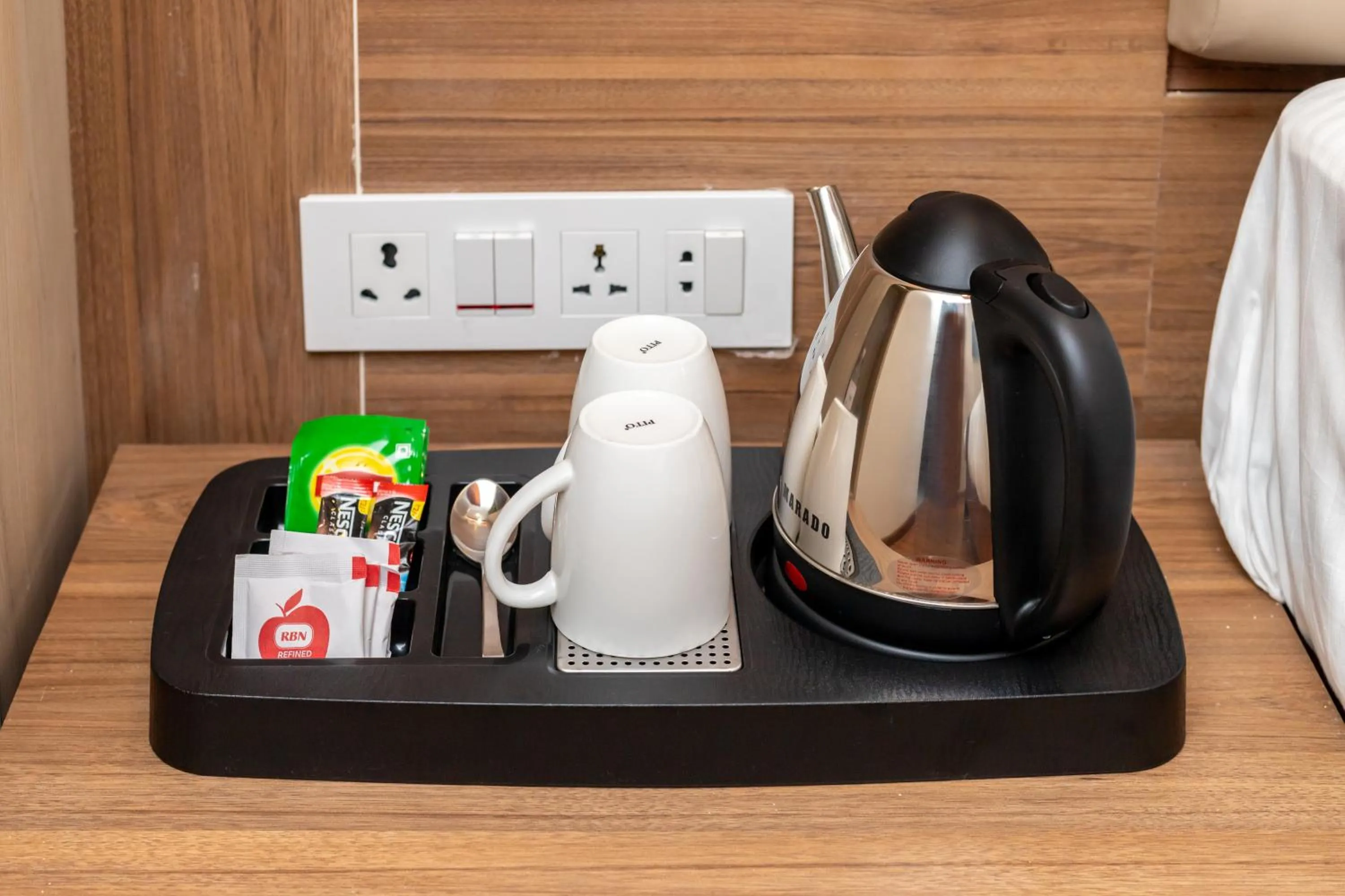 Coffee/tea facilities in Airport Diana Hotel