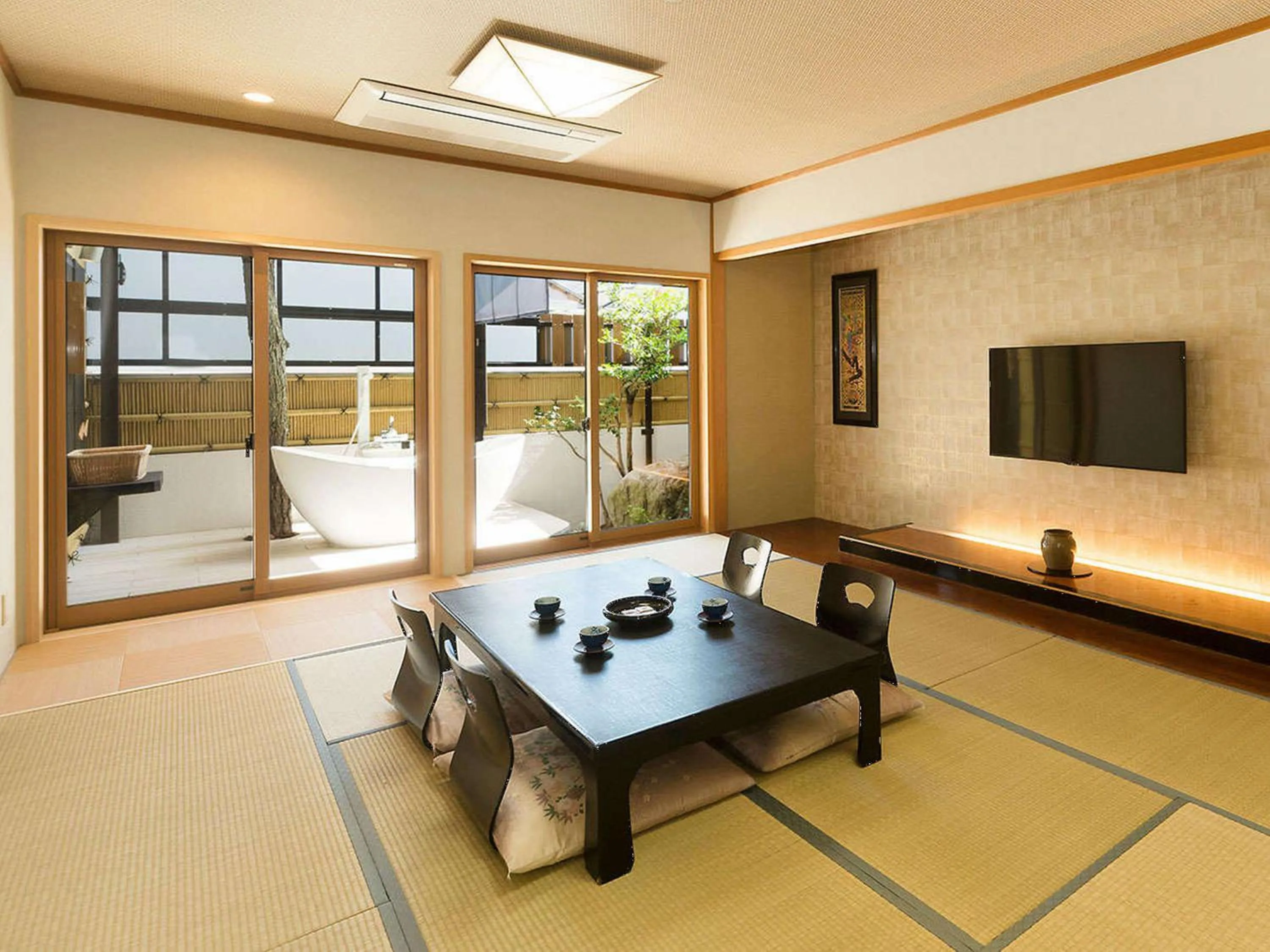 Photo of the whole room in Yuraku Hotel