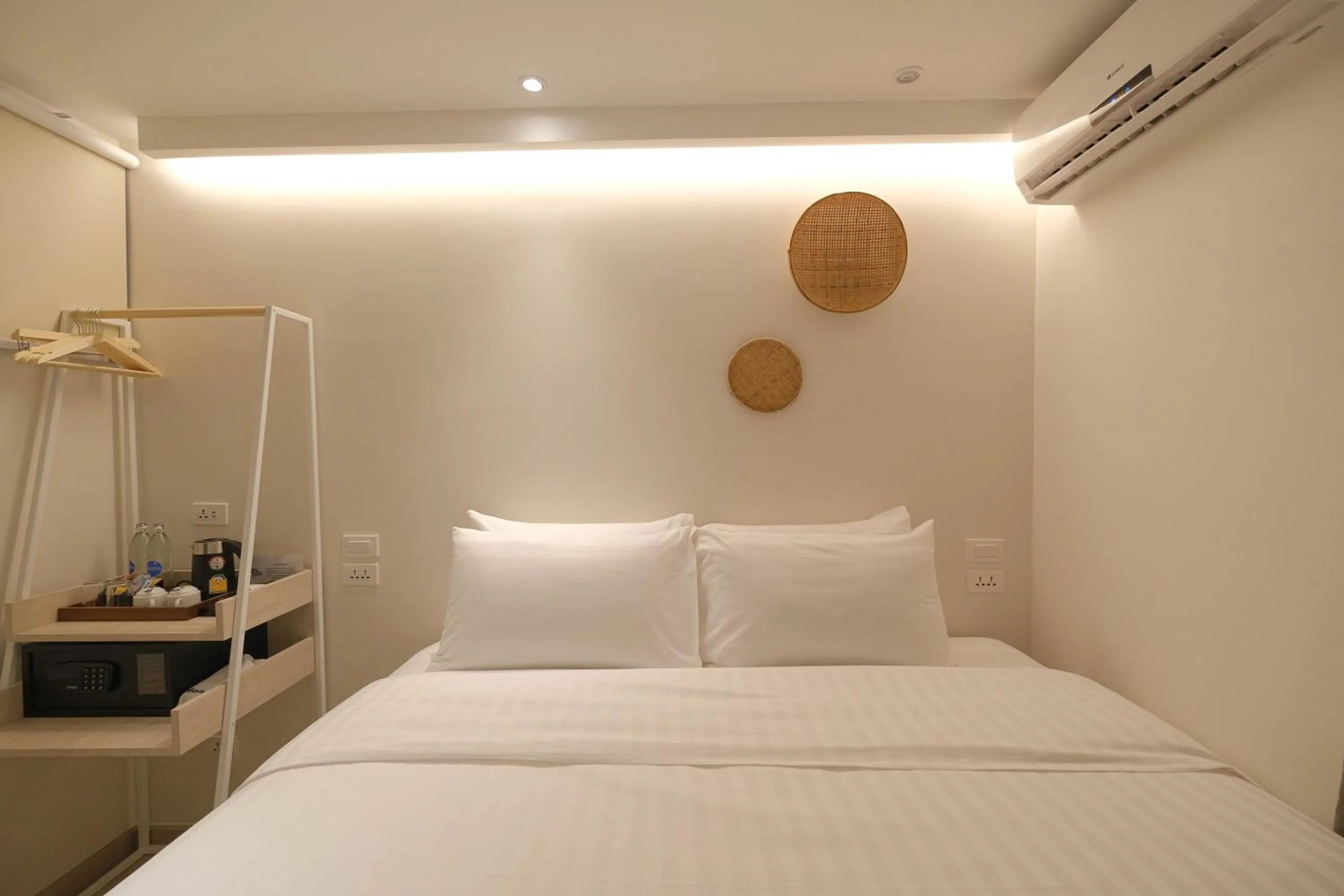 Bed in SimpleStay Chatuchak, SureStay Collection by Best Western