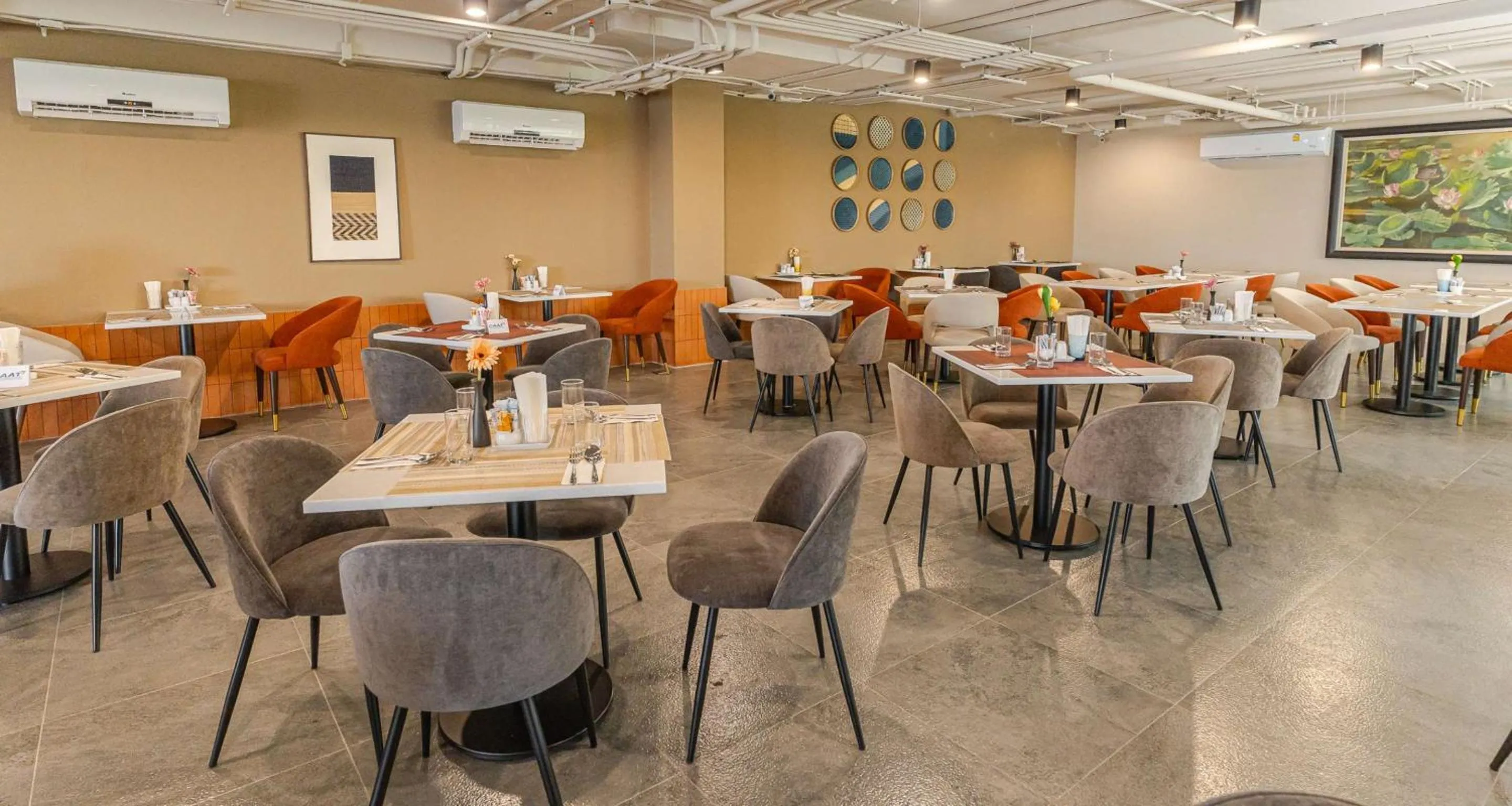 Restaurant/places to eat in SimpleStay Chatuchak, SureStay Collection by Best Western