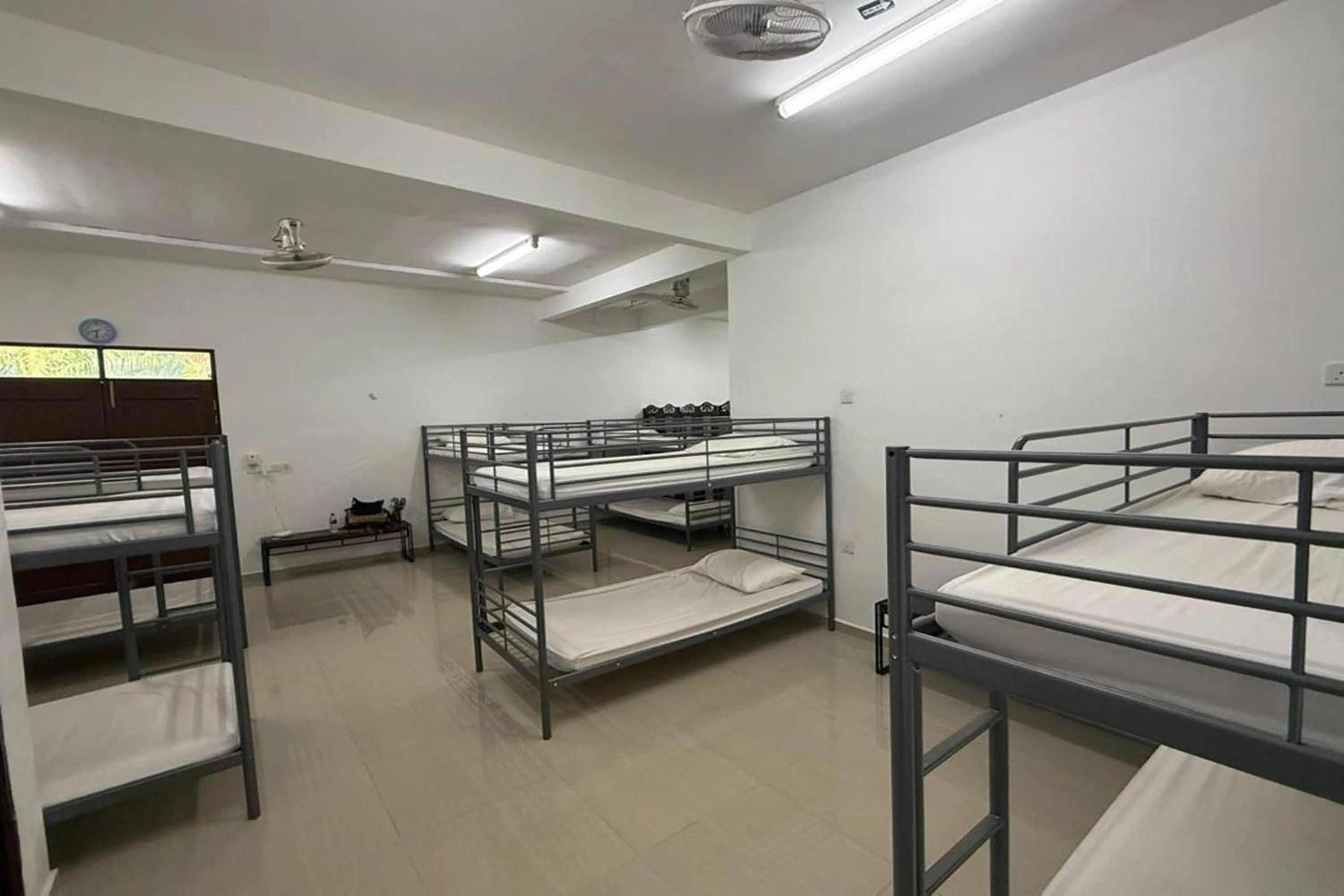 Single Bed in Mixed Dormitory Room in Villa D'Acqua