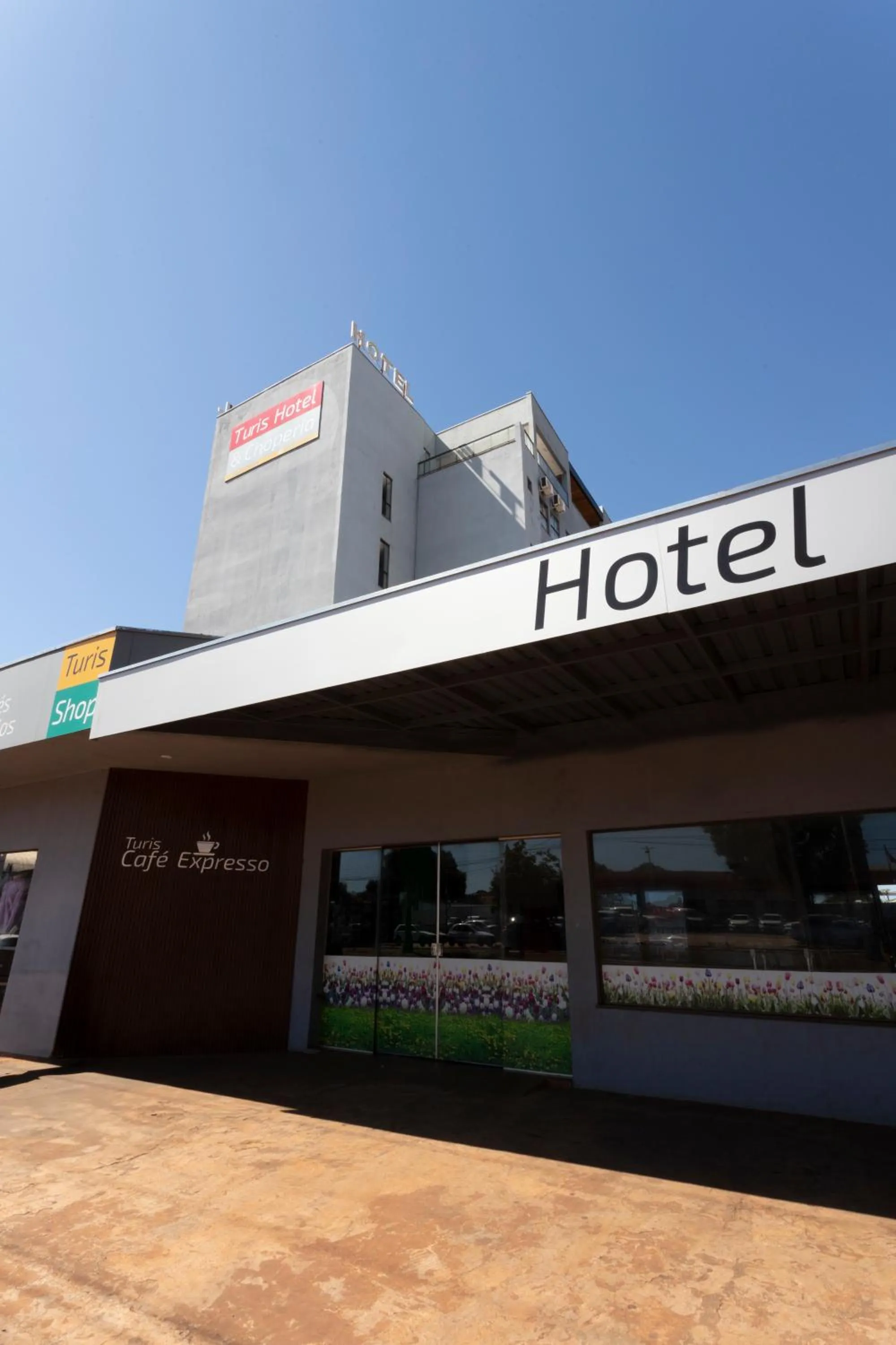 Property building in Turis Hotel & Choperia