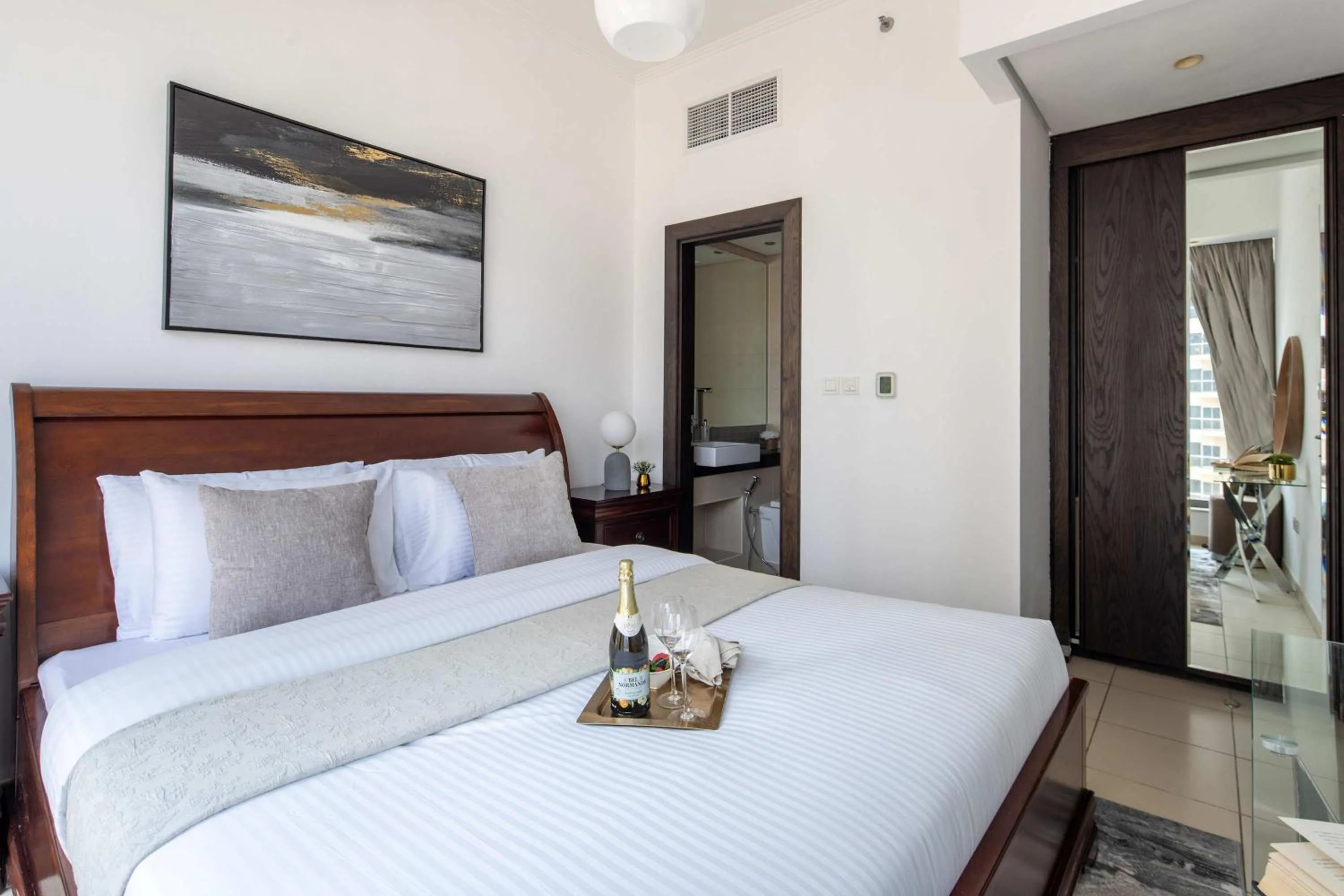 Bedroom, Bed in Frank Porter - Silverene Tower B