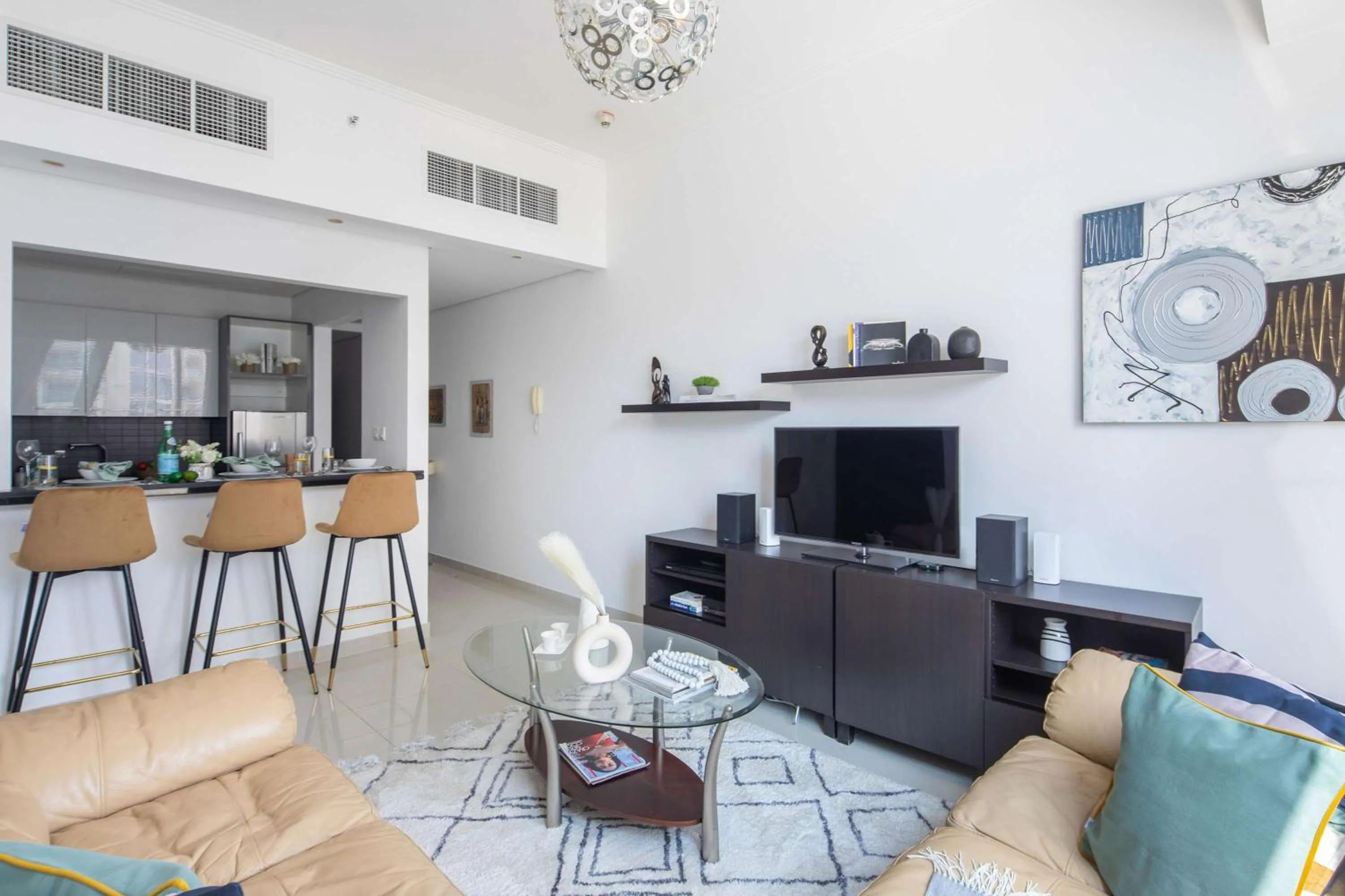 Photo of the whole room in Frank Porter - Silverene Tower B