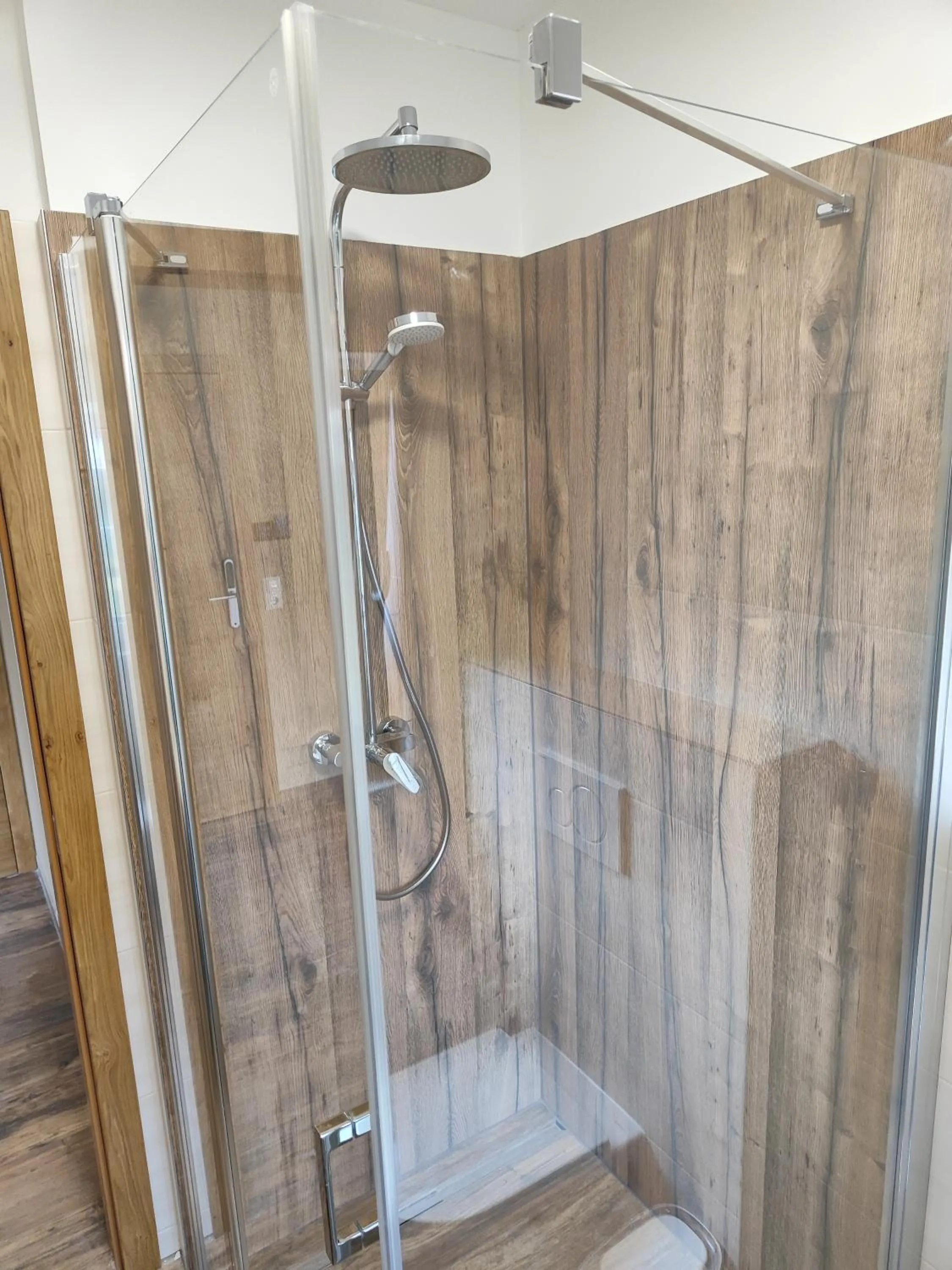 Shower in Hotel-Bad Goisern