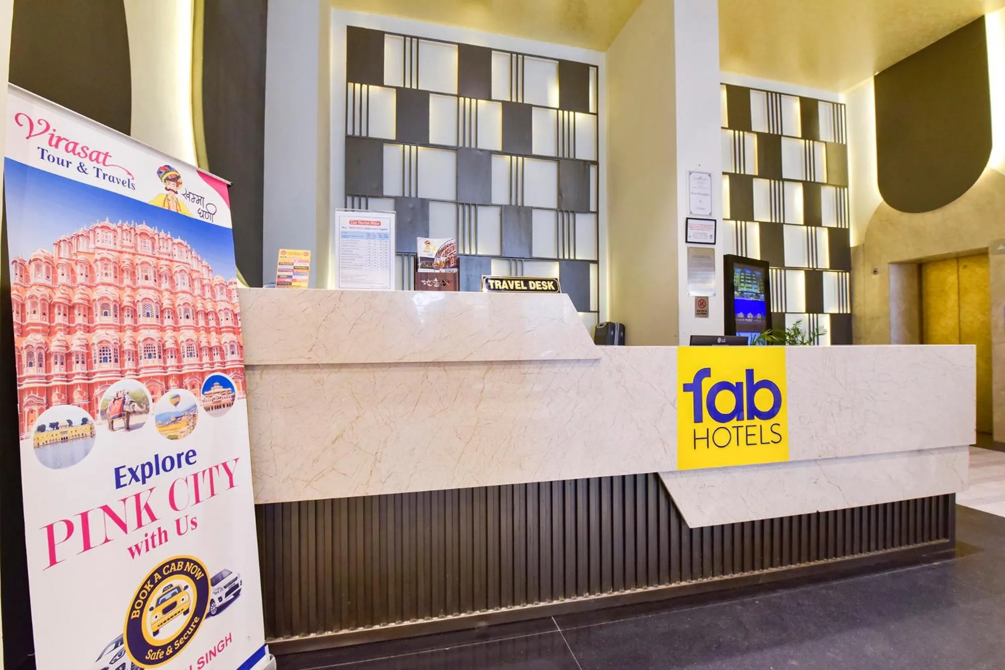 Lobby or reception in FabHotel Anukampa With Swimming Pool
