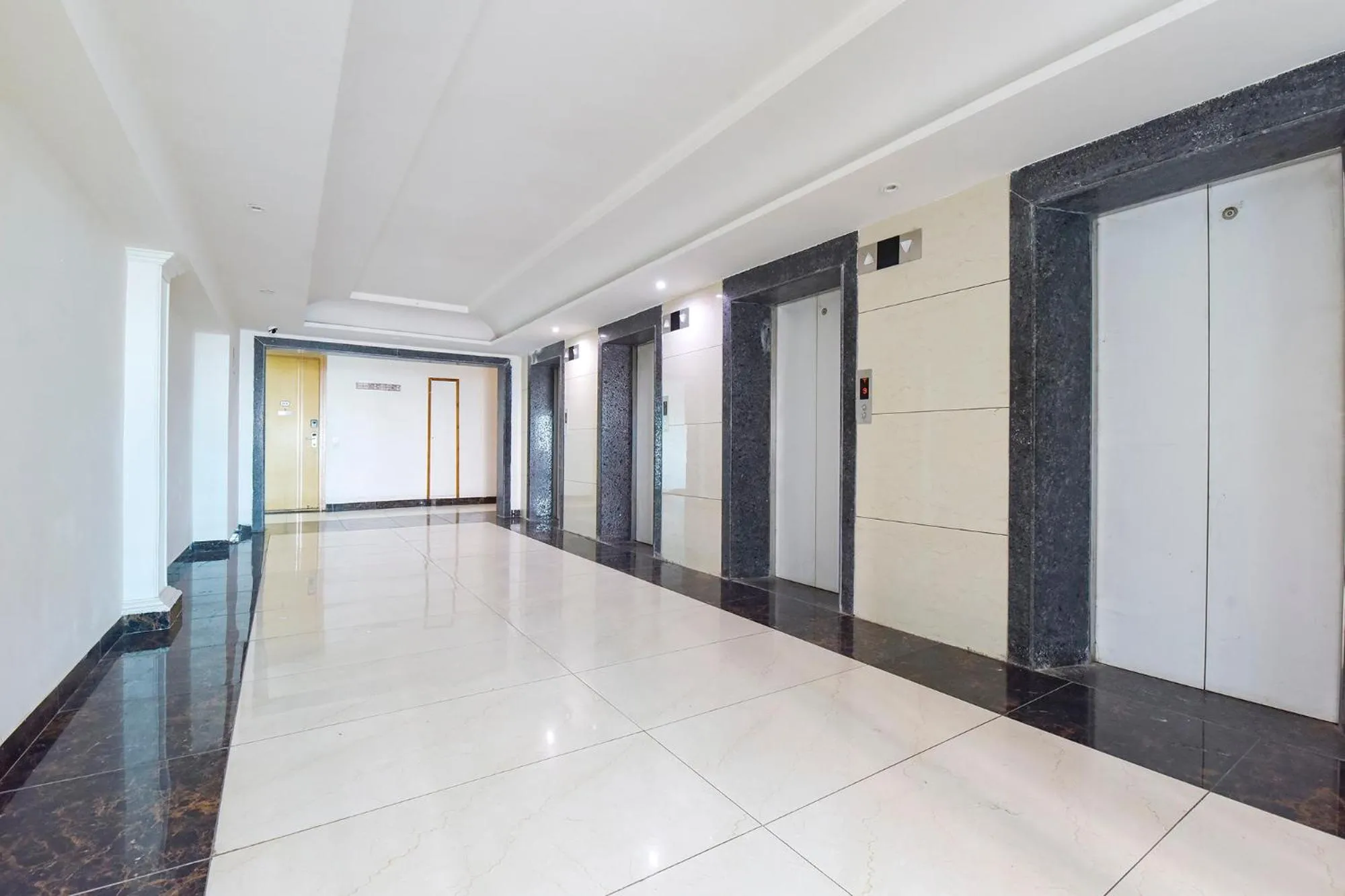 Lobby or reception in FabHotel Anukampa With Swimming Pool