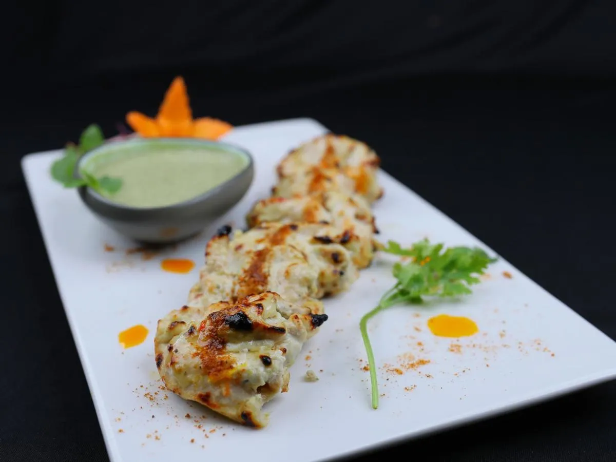 Food in D R Utthama Nellore - AM Hotel Kollection