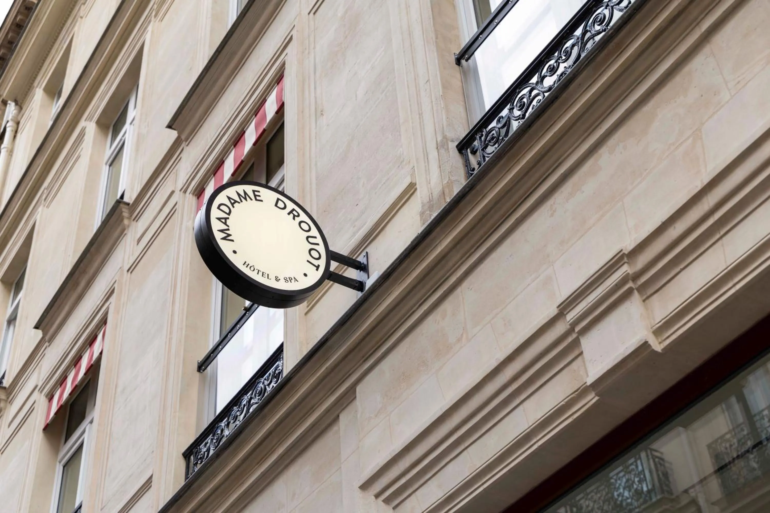 Property building in Madame Drouot & Spa - Opera