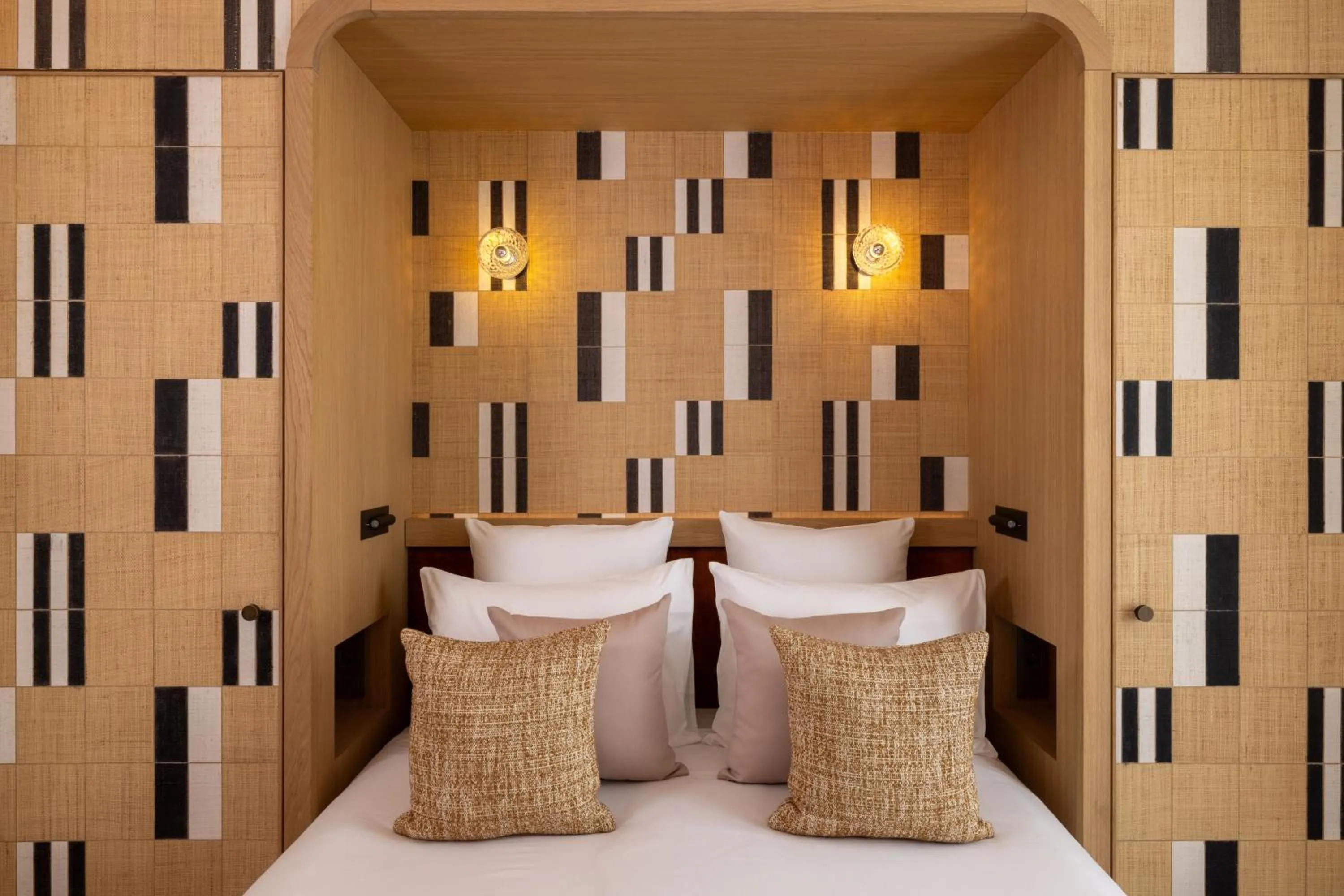 Bed in Madame Drouot & Spa - Opera