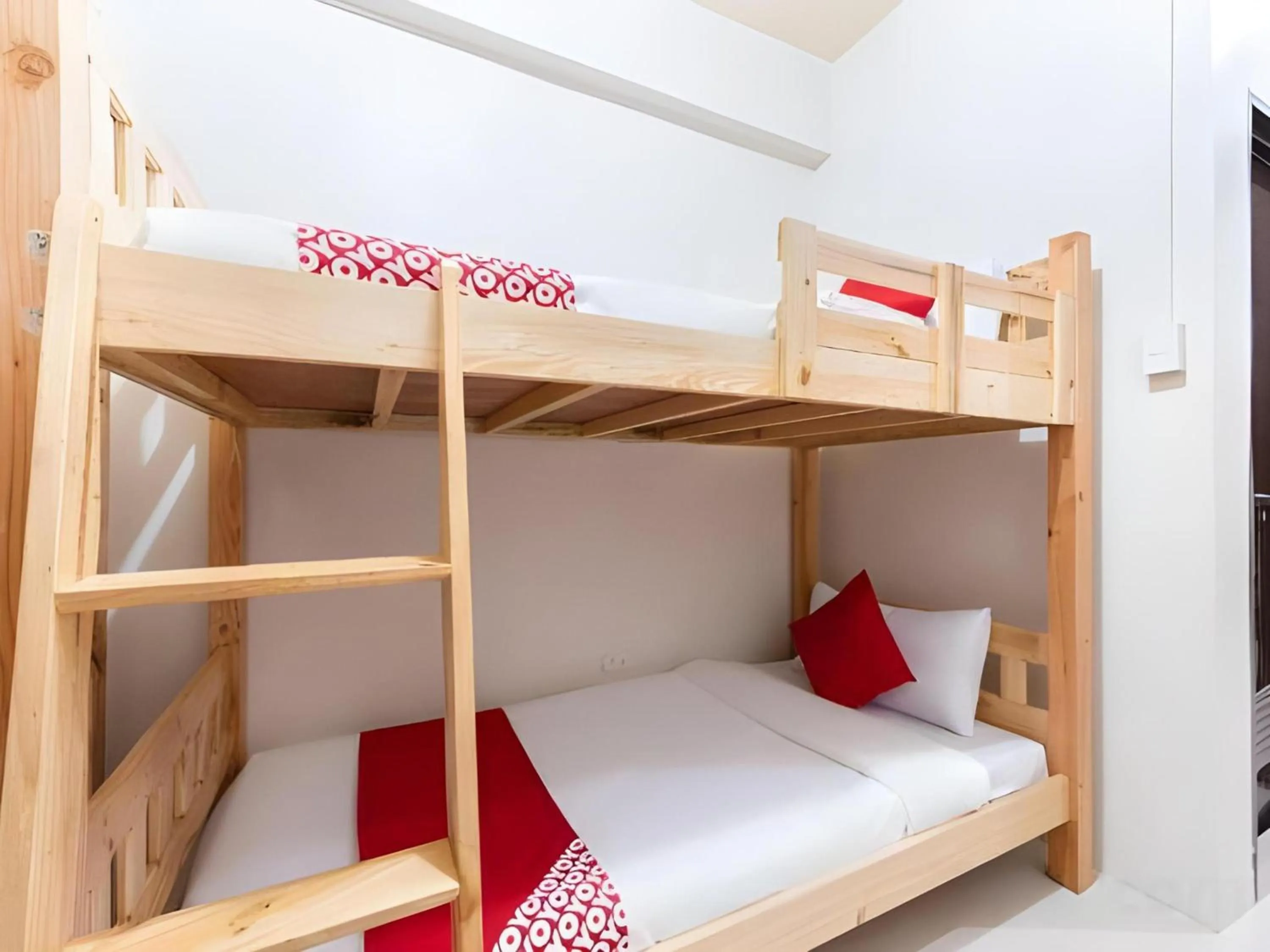 Photo of the whole room, Bed in Collection O Bupamontra Chiangmai