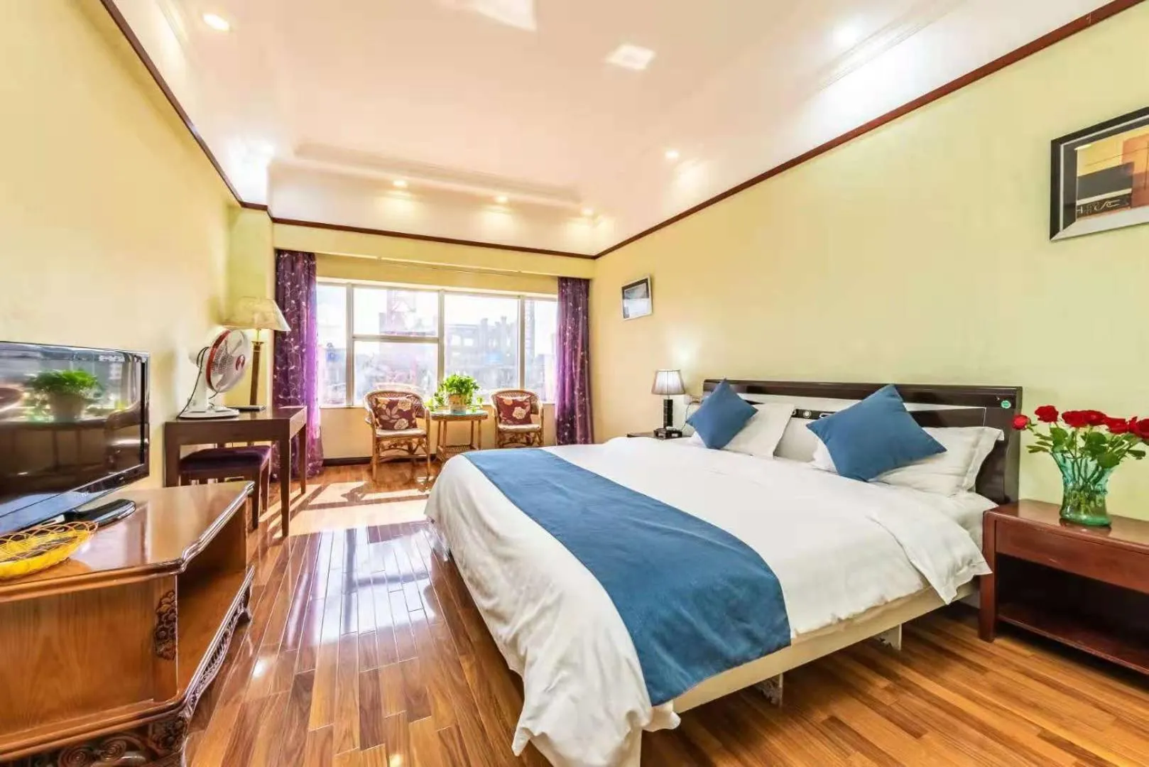 Photo of the whole room, Bed in Ha Luo Hotel